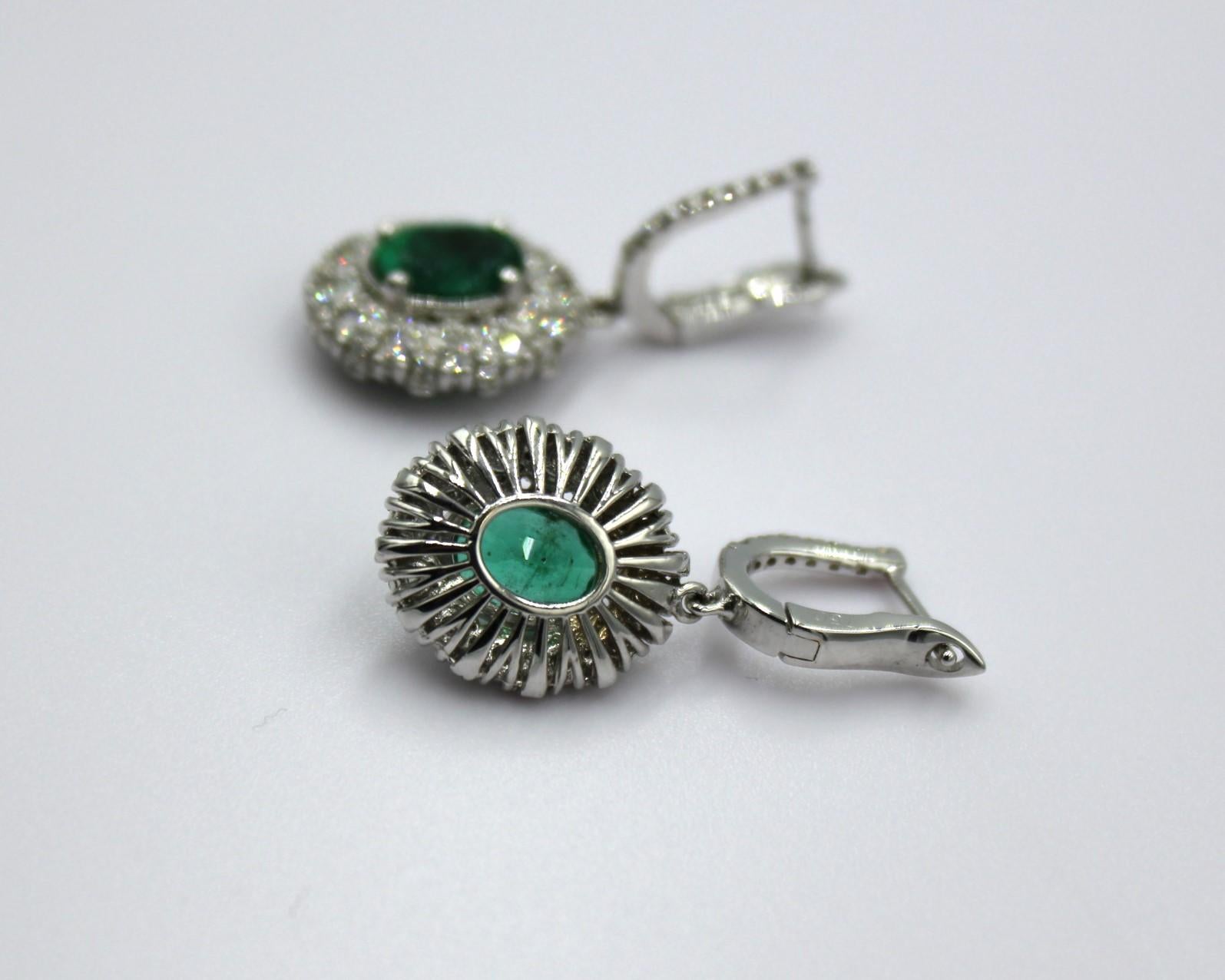 Women's 2.54 Carat Emerald Diamond Earring  For Sale