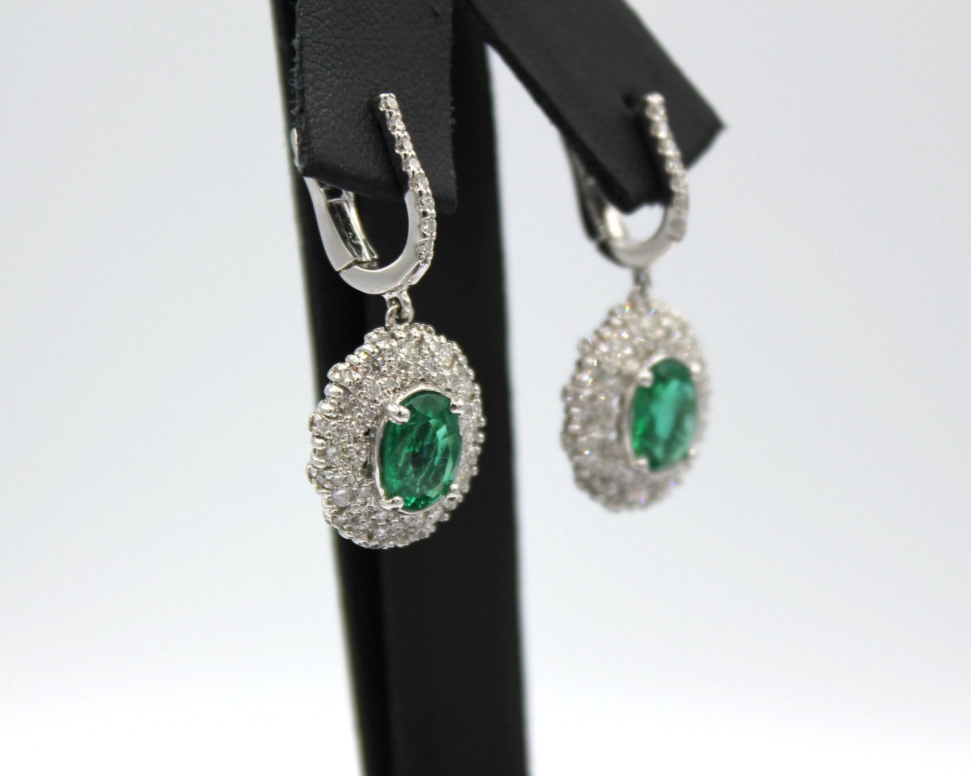 2.54 Carat Emerald Diamond Earring  For Sale 1