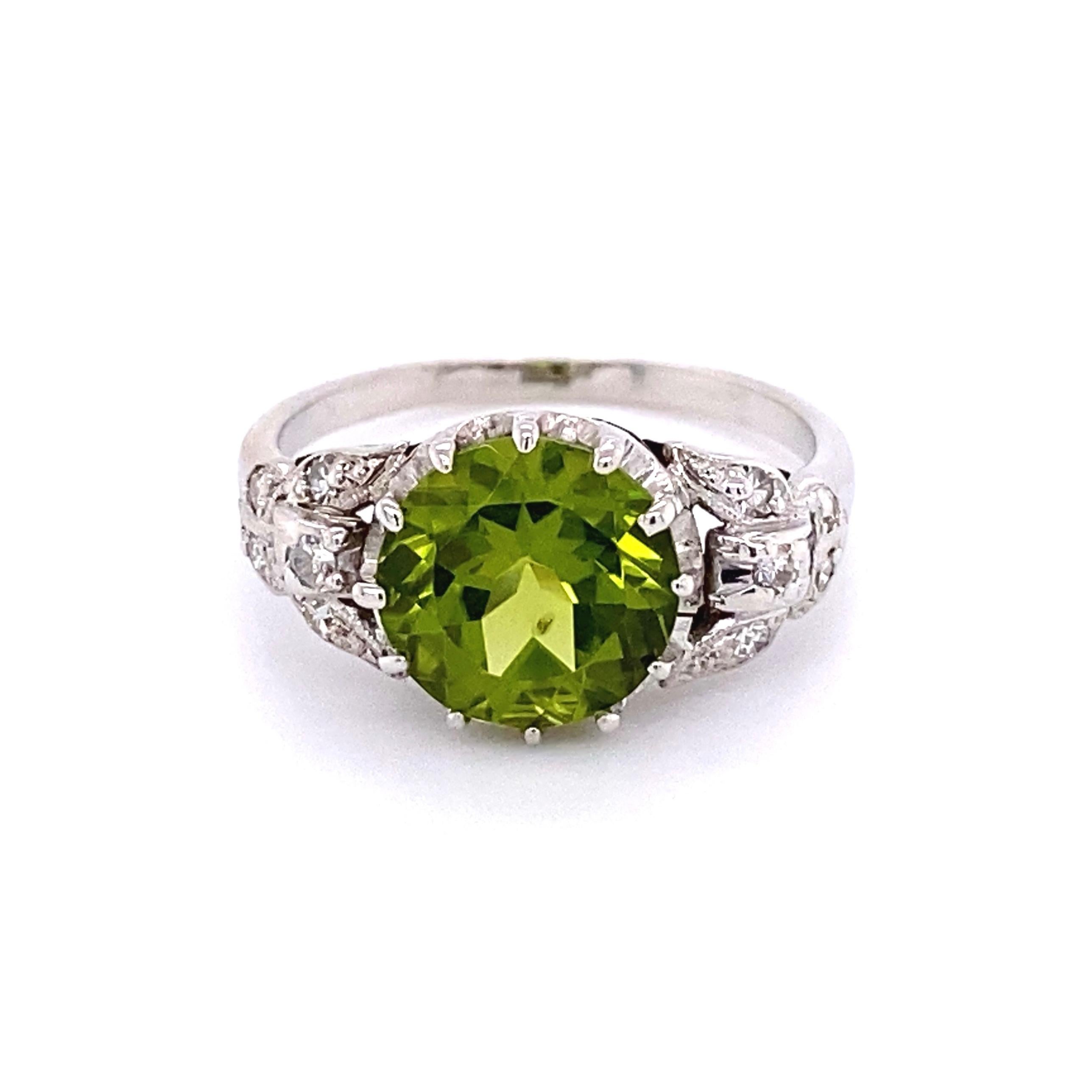 2.54 Carat Peridot and Diamond Art Deco Revival Solitaire Platinum Ring In Excellent Condition For Sale In Montreal, QC
