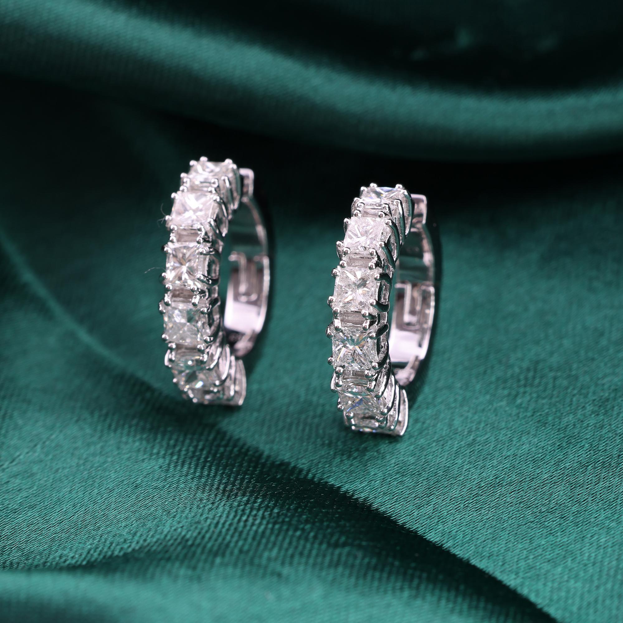 2,54 Quilates SI Claridad HI Color Pendientes Puño de Diamante Oro Blanco 18 Kilates Corte redondo en venta