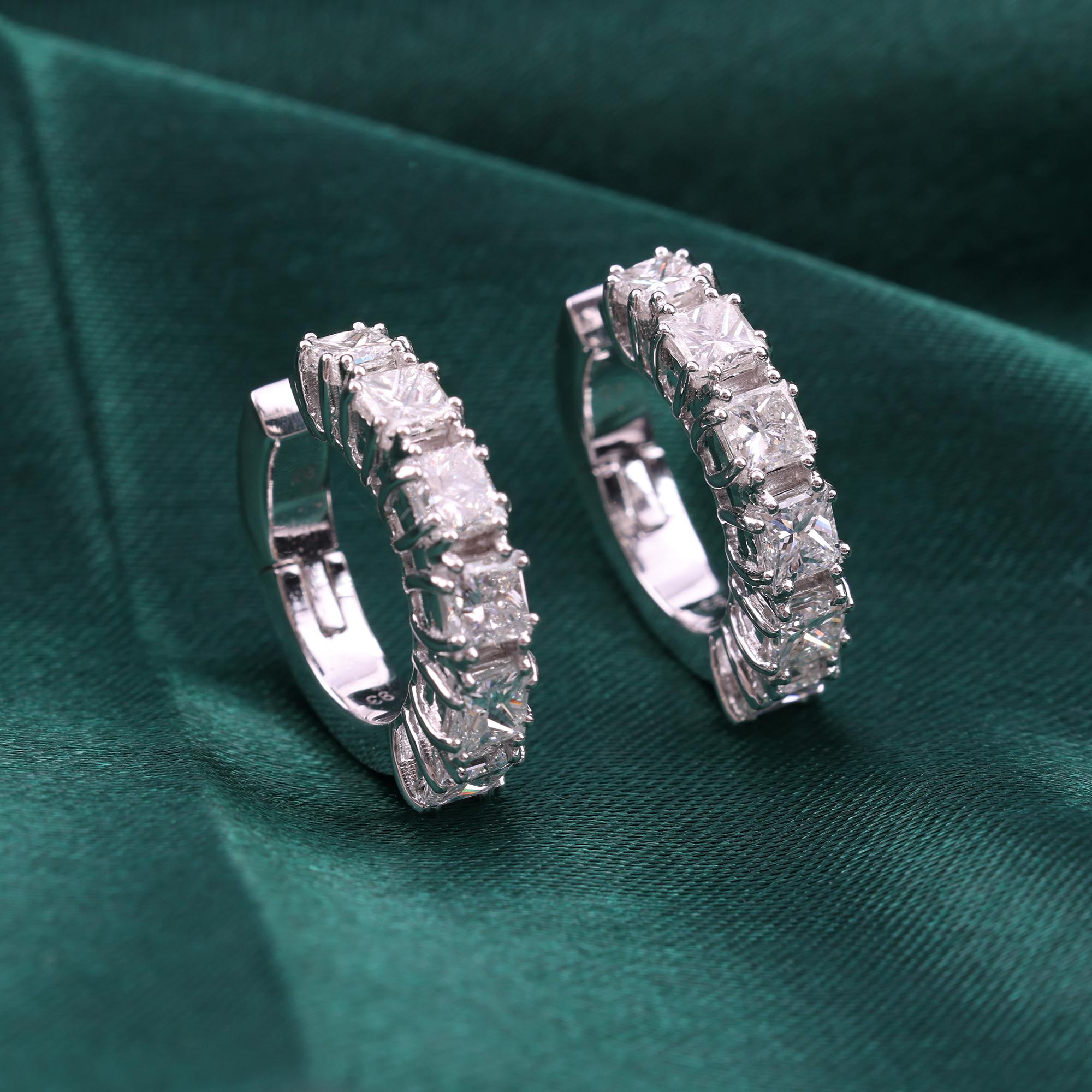 2,54 Quilates SI Claridad HI Color Pendientes Puño de Diamante Oro Blanco 18 Kilates en Nuevo estado para la venta en Diera, AE