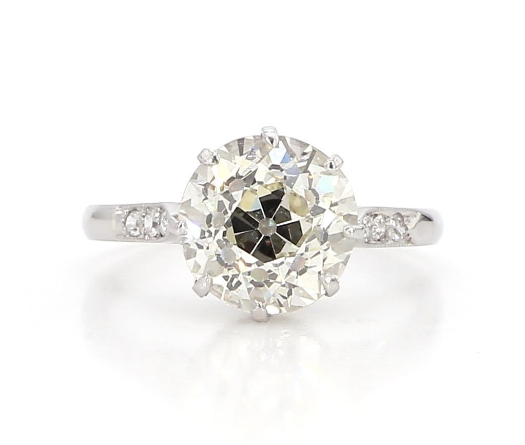 The Solitaire Diamond Ring is a stunning diamond ring known for its exceptional clarity and brilliance. This diamond features a size of 2.54 carats, making it a luxurious and eye-catching choice for any jewelry piece. The Si1 clarity rating