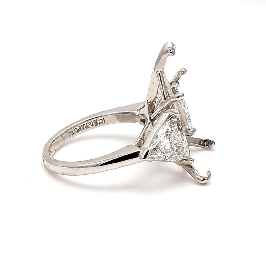2,54 Karat Dreieckiger Formenring I SI1 Diamant Weiß Platin Halbfassung Ring im Zustand „Gut“ im Angebot in New York, NY
