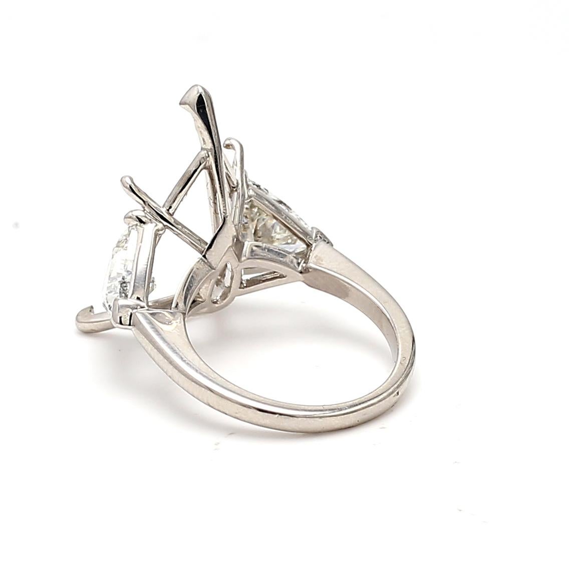 2,54 Karat Dreieckiger Formenring I SI1 Diamant Weiß Platin Halbfassung Ring im Angebot 1