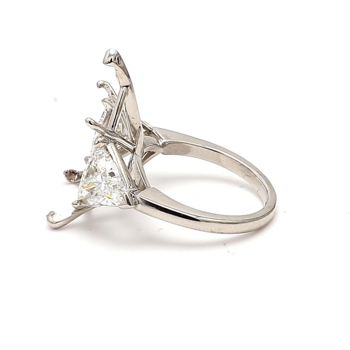 2,54 Karat Dreieckiger Formenring I SI1 Diamant Weiß Platin Halbfassung Ring im Angebot 2