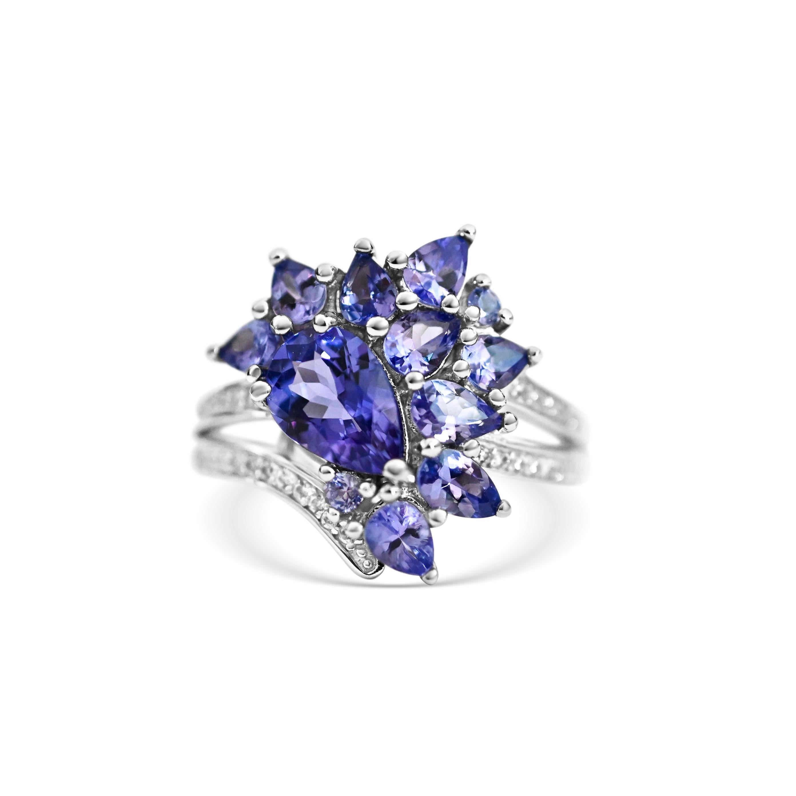 Pear Cut 925 Sterling Silver White Rhodium Plating for Women Tanzanite Birthstone ring For Sale