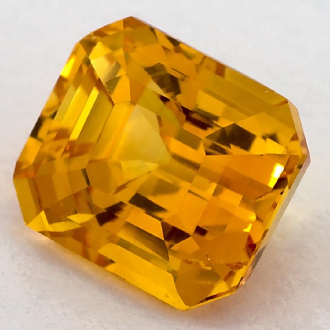 Questo zaffiro giallo naturale offre eleganza e raffinatezza. Con la sua ricca saturazione del colore e il taglio preciso, è il centro perfetto per un anello di fidanzamento o un design di gioielli di lusso.

Questo zaffiro proviene dallo Sri Lanka