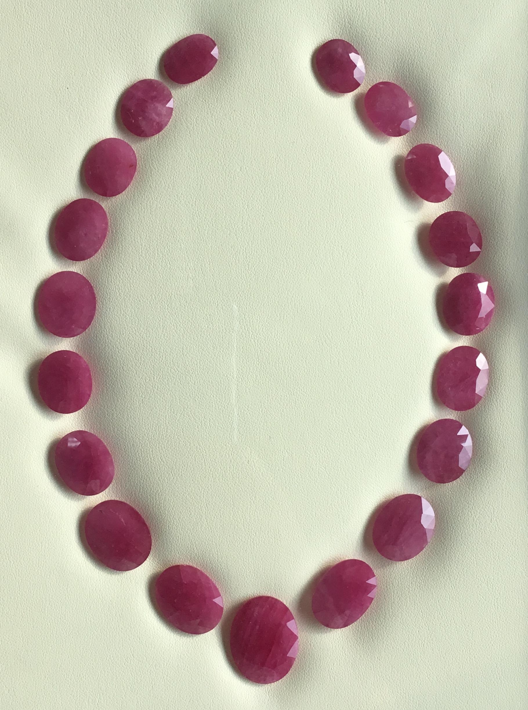 Art déco 254.39 Carats Ruby Mozambique Oval Faceted Cut stone Layout Heated Natural Gem en vente