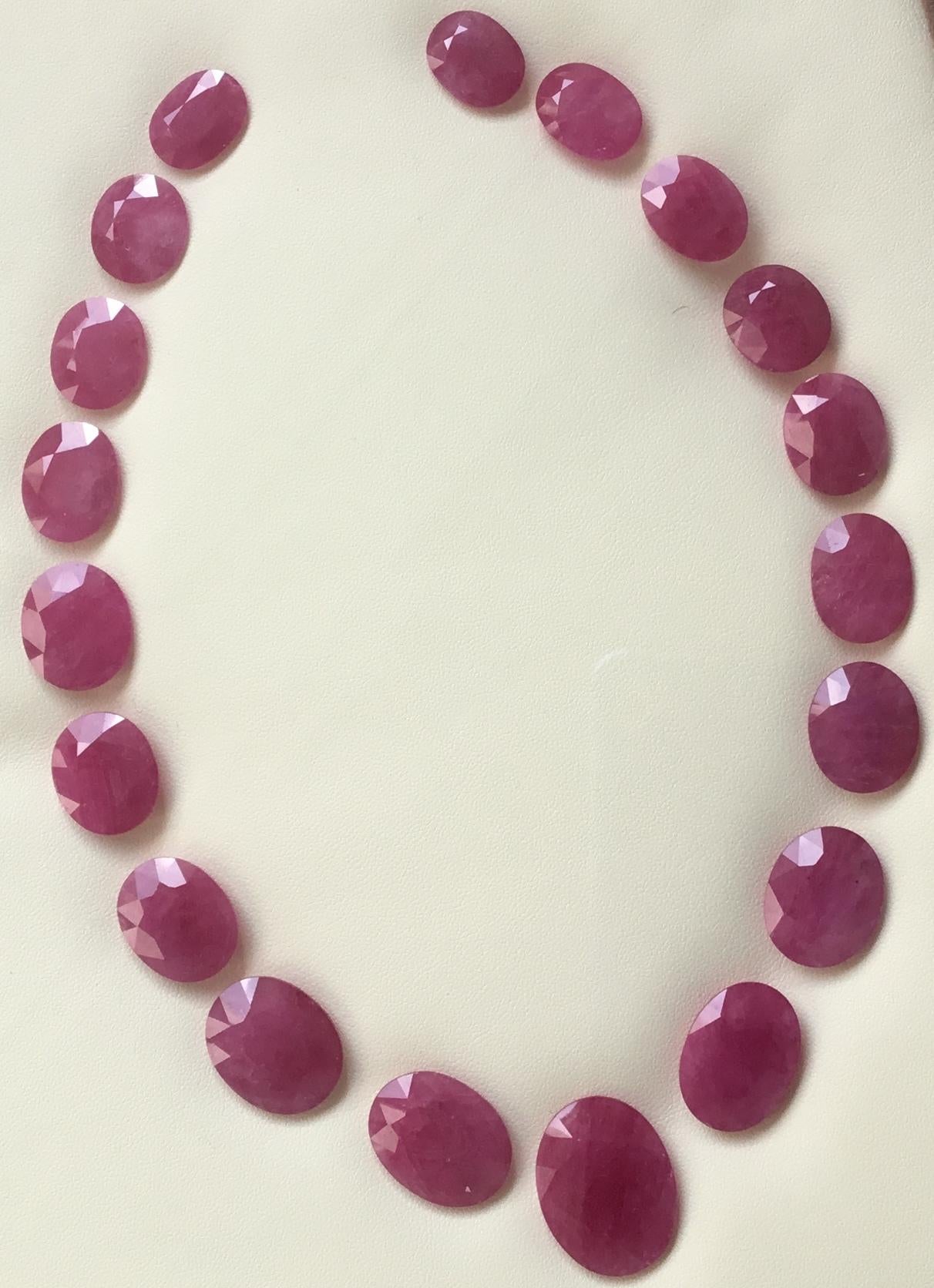 254.39 Carats Ruby Mozambique Oval Faceted Cut stone Layout Heated Natural Gem Unisexe en vente