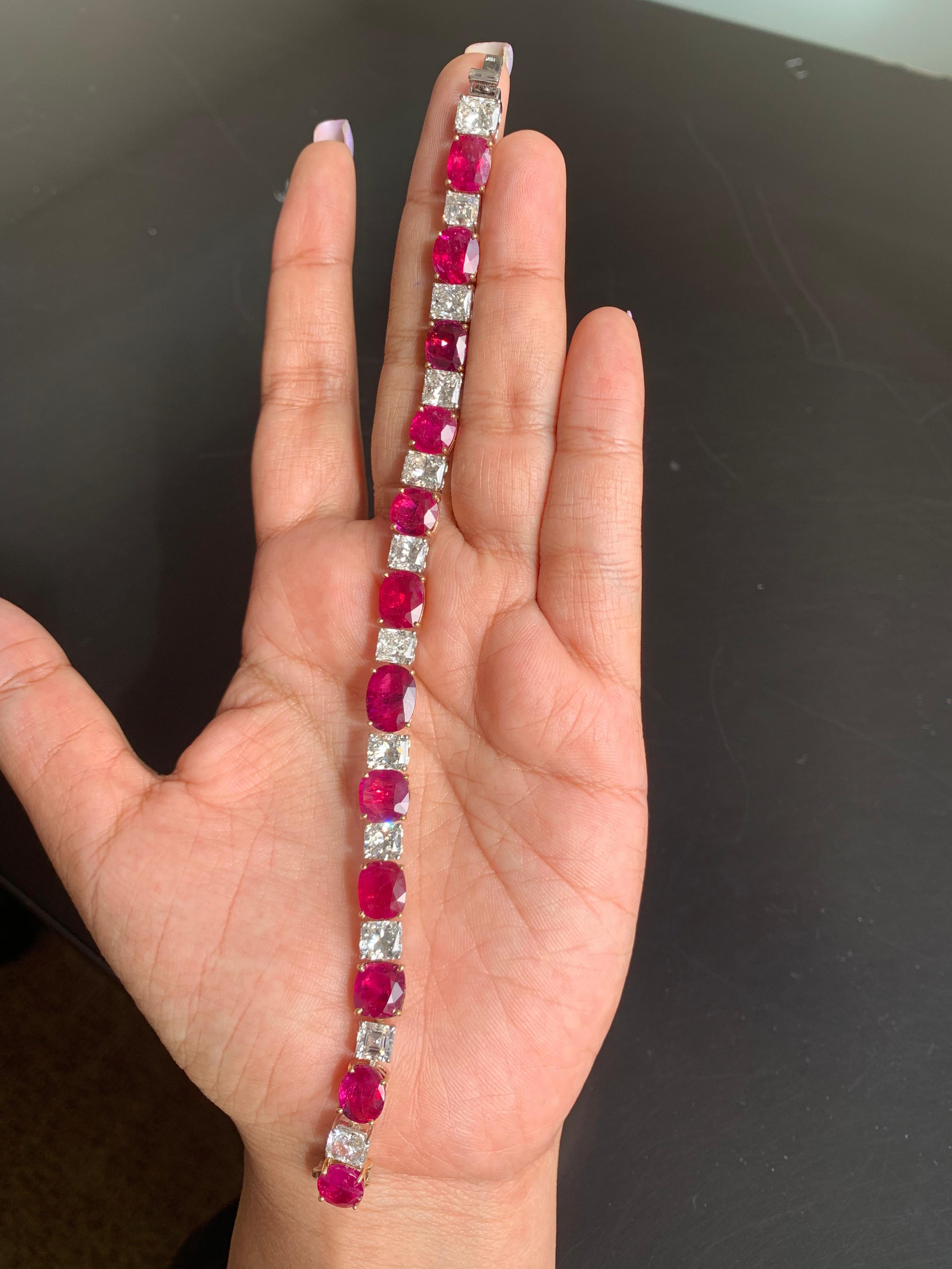 Taille coussin Bracelet en or blanc 18 carats avec rubis et diamants de Birmanie No Heat de 25,49 carats en vente