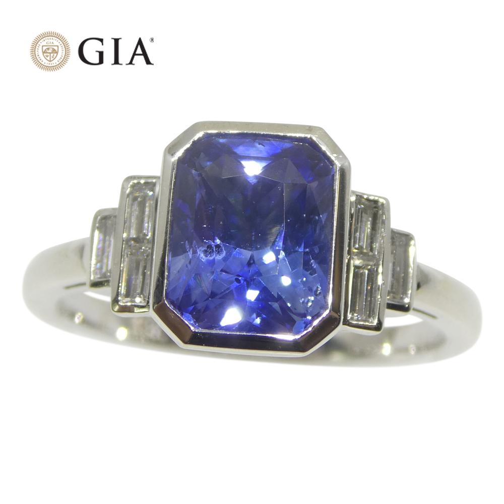 Contemporain Bague en or blanc 18 carats sertie d'un saphir bleu 2,54 carats et de diamants, certifié GIA, Sri Lank en vente
