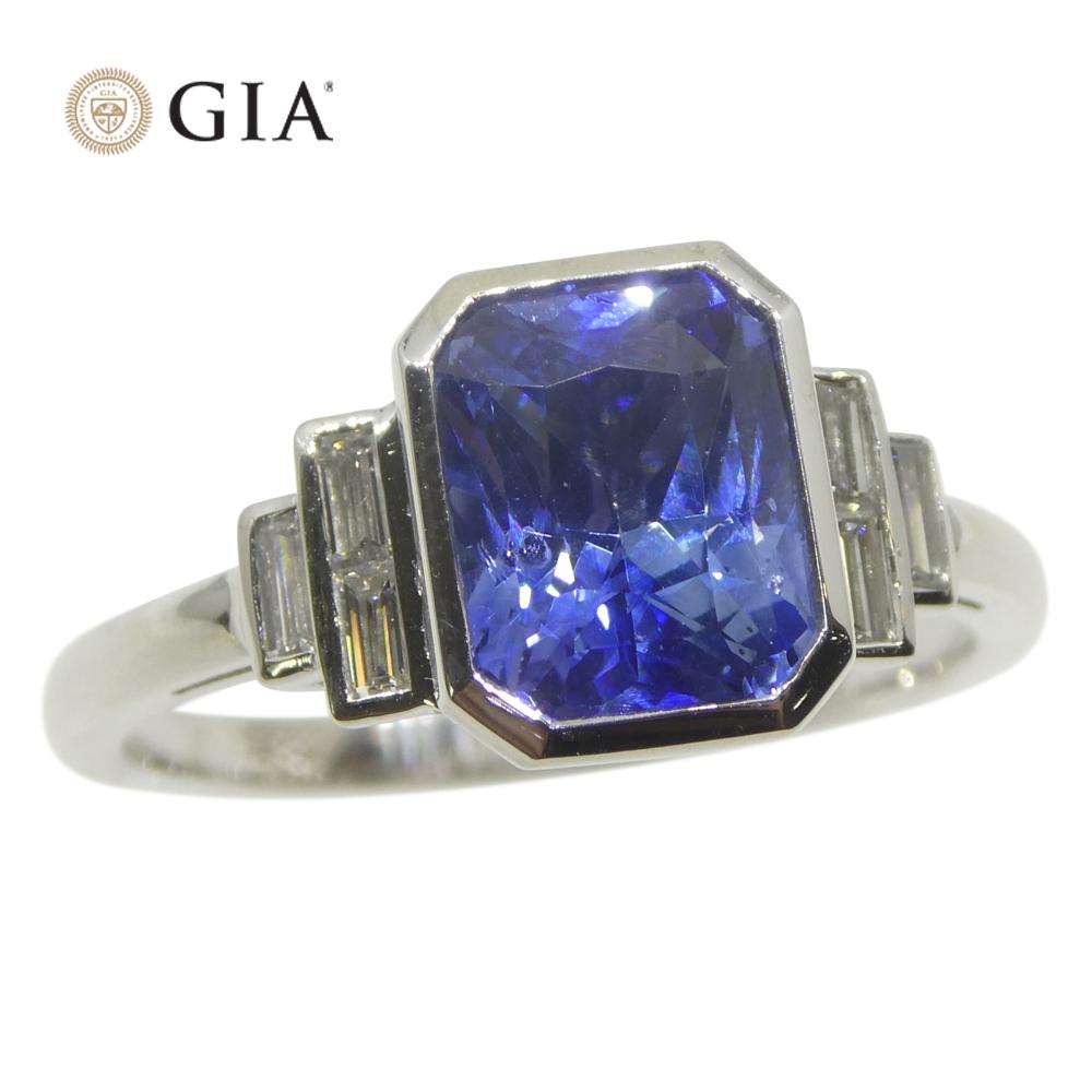 Taille coussin Bague en or blanc 18 carats sertie d'un saphir bleu 2,54 carats et de diamants, certifié GIA, Sri Lank en vente