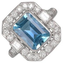 2.54 Karat Aquamarin im Smaragdschliff Verlobungsring, Diamant-Halo, Platin 