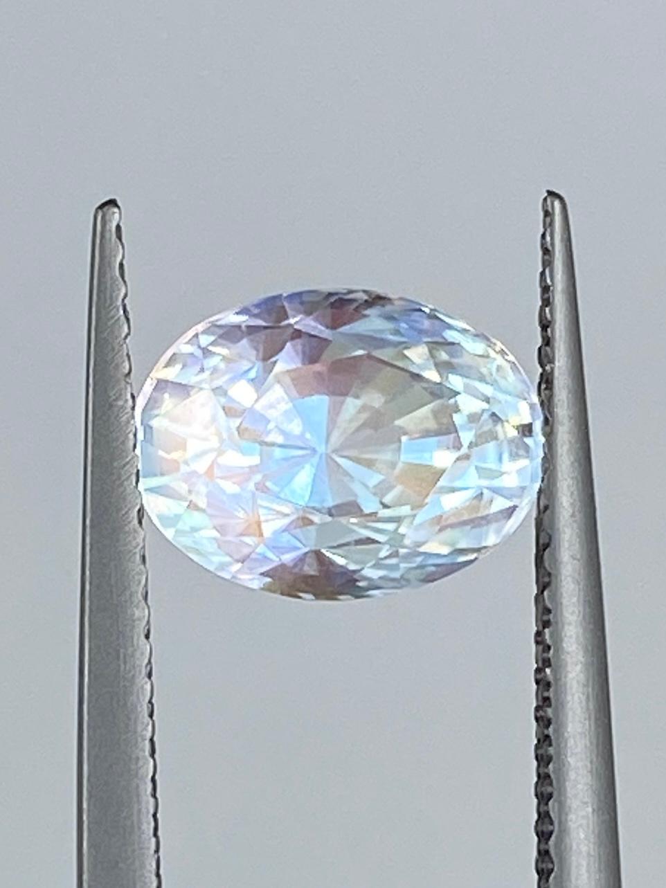 Women's or Men's 2.54ct Malagasy Rainbow Moonstone For Sale