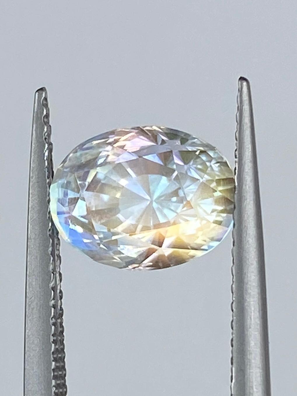 Oval Cut 2.54ct Malagasy Rainbow Moonstone For Sale