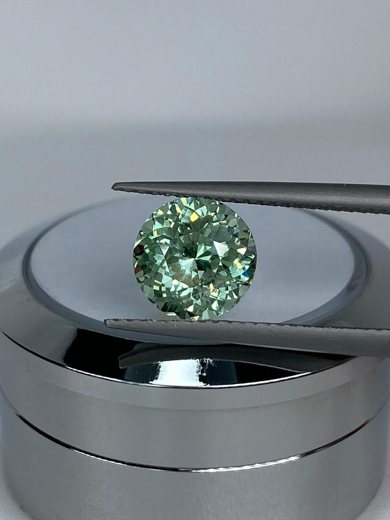 The Sapphire Merchant proudly presents this natural Merelani Mint Garnet, a rare gemstone coveted for its exceptional beauty and scarcity. Weighing 2.54 carats and cut into a mesmerizing round brilliant cut, it emanates a dazzling brilliance that