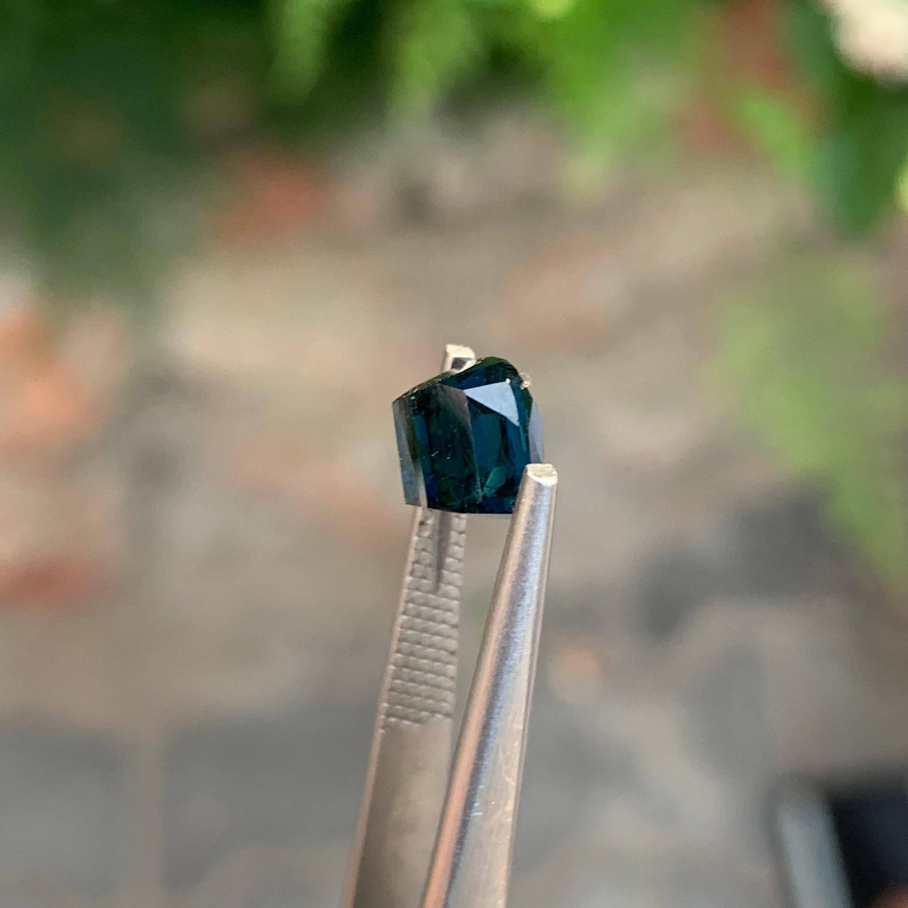 2,55 Carati Adorabile gemma naturale sciolta a forma di cuscino di tormalina blu inchiostro per anello in vendita 4
