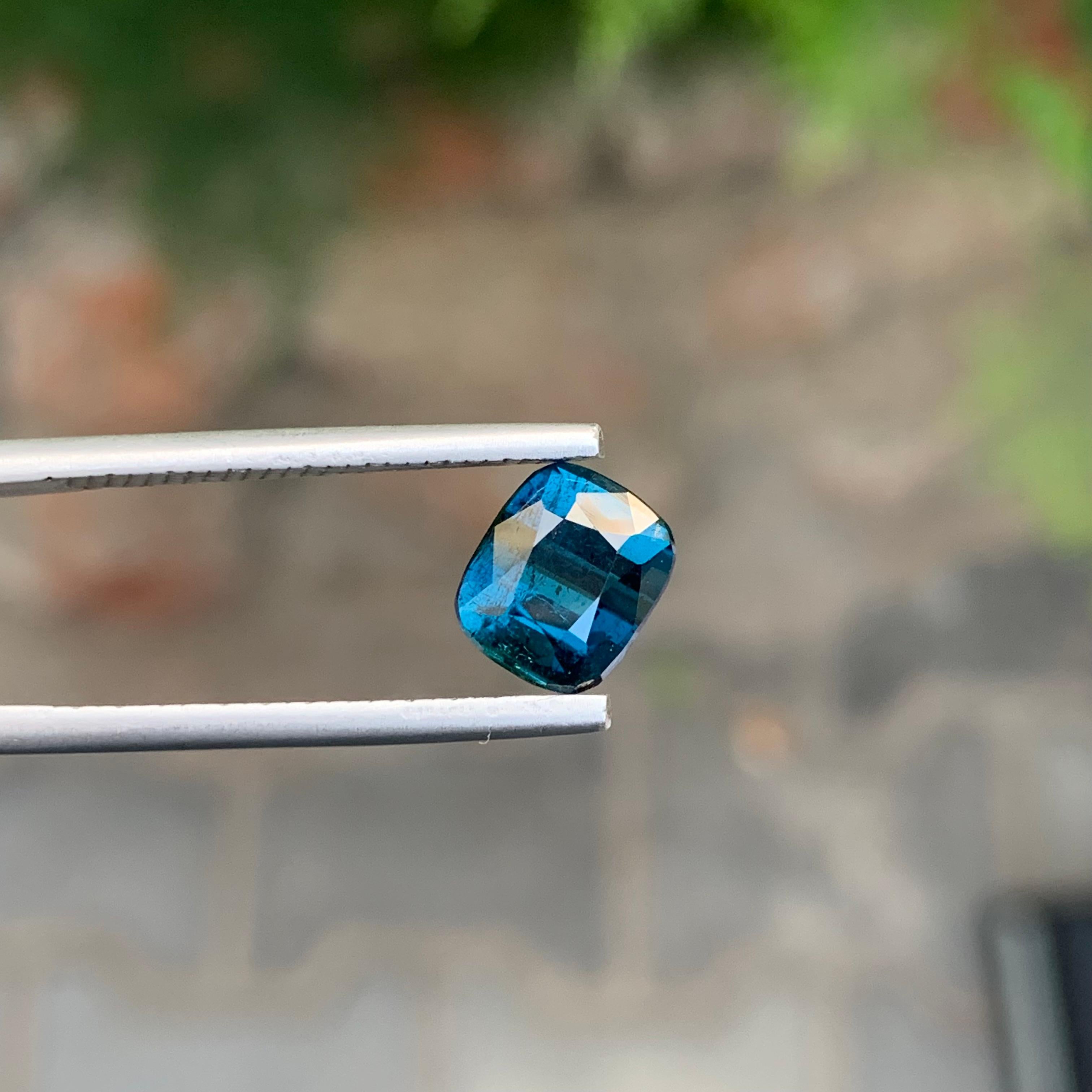 Taglio cuscino 2,55 Carati Adorabile gemma naturale sciolta a forma di cuscino di tormalina blu inchiostro per anello in vendita