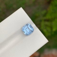 Belle pierre précieuse de Goshenite bleu pâle facetté de 2,55 carats légèrement incluse