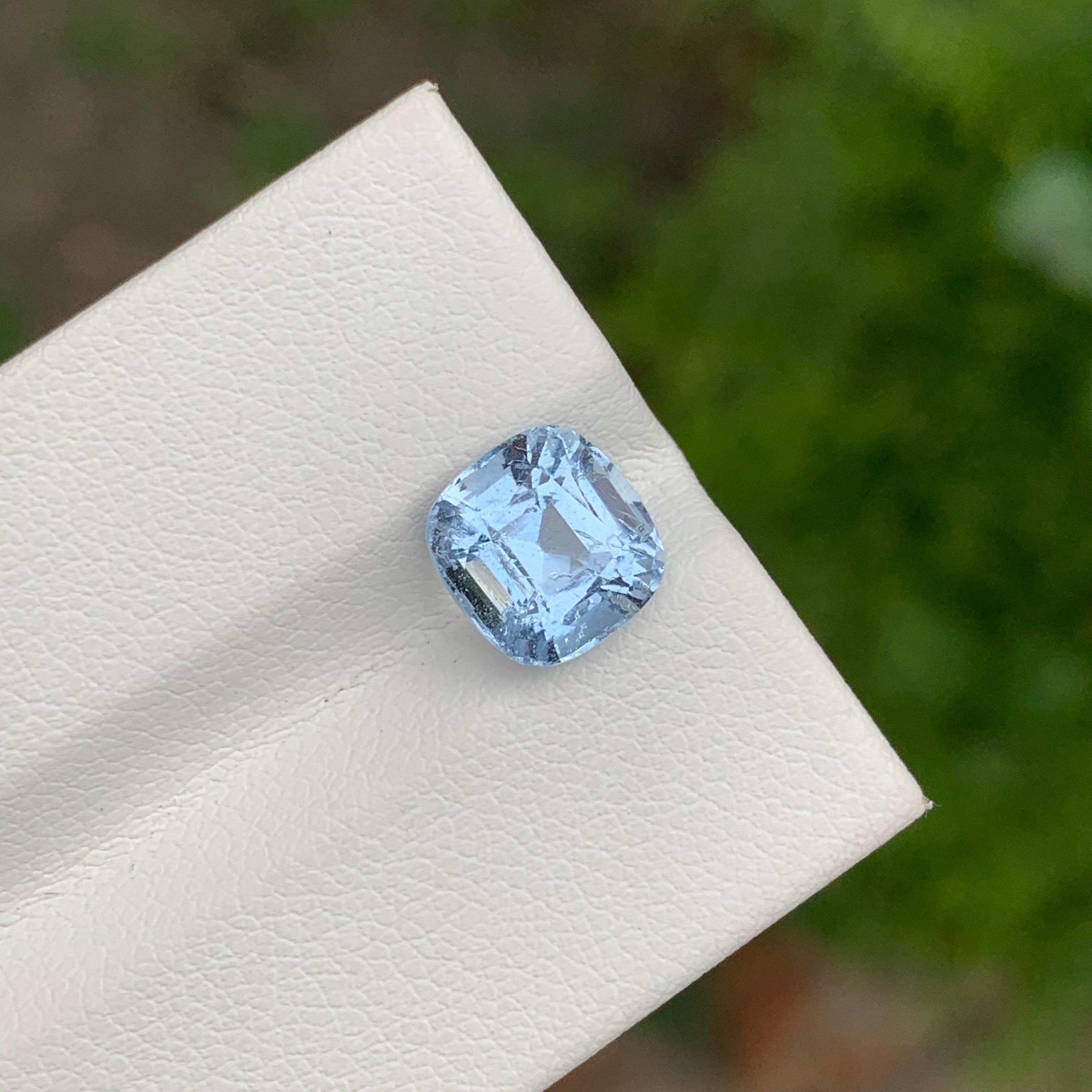da uomo o donna 2,55 Carati Bellissima gemma sfaccettata di goshenite blu pallido leggermente inclusa in vendita