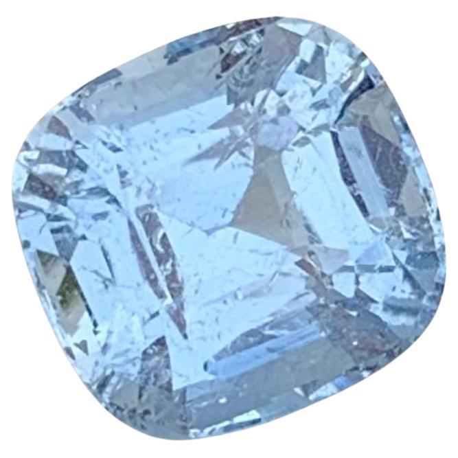 2,55 Carati Bellissima gemma sfaccettata di goshenite blu pallido leggermente inclusa in vendita