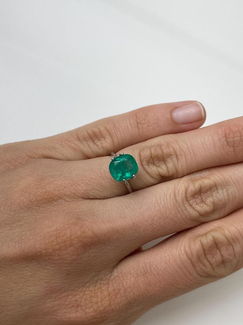Esmeralda colombiana verde intenso de 2,55 quilates - 9x8 Gema auténtica talla cojín Mayo en venta 2