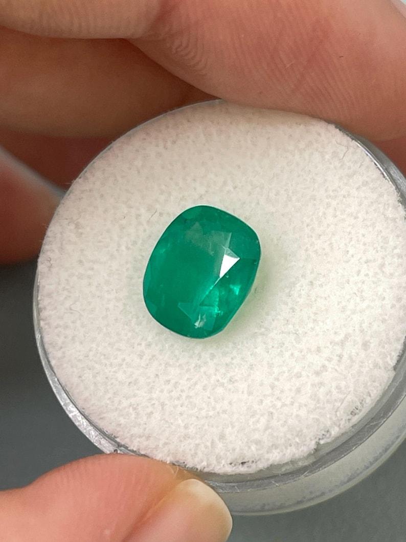Esmeralda colombiana verde intenso de 2,55 quilates - 9x8 Gema auténtica talla cojín Mayo en Nuevo estado para la venta en Jupiter, FL