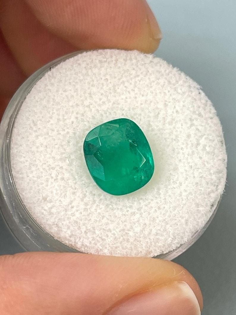 Esmeralda colombiana verde intenso de 2,55 quilates - 9x8 Gema auténtica talla cojín Mayo Moderno en venta