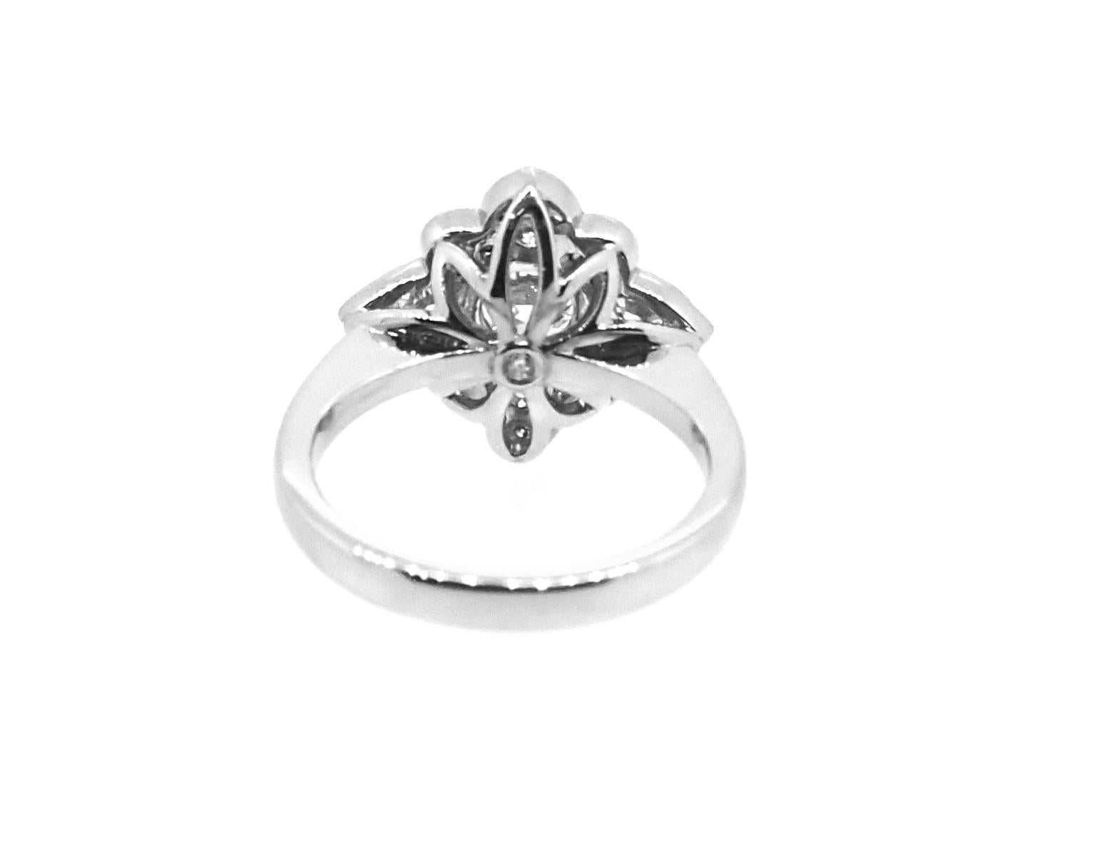 Round Cut 2.55 Carat Diamond Platinum Engagement Dress Ring For Sale