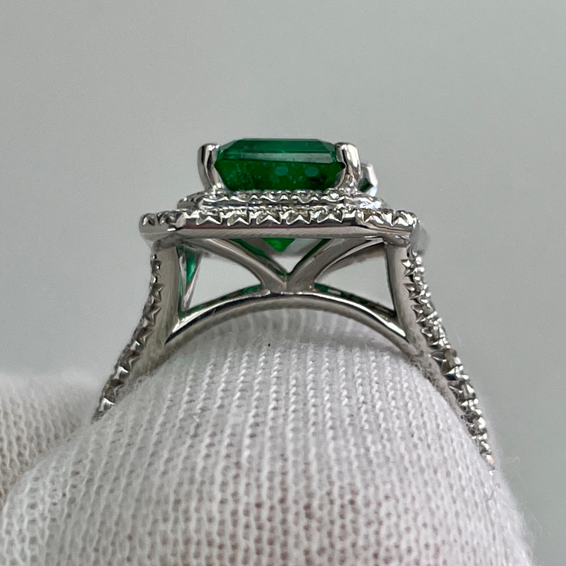 2.55 Carat Emerald & Diamond White Gold Ring In New Condition For Sale In New York, NY