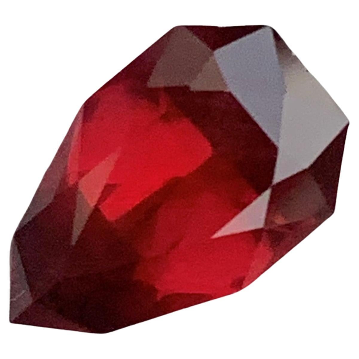 Garnet rhodolite rouge facetté naturel de 2,55 carats en forme de larme pour la fabrication de bijoux