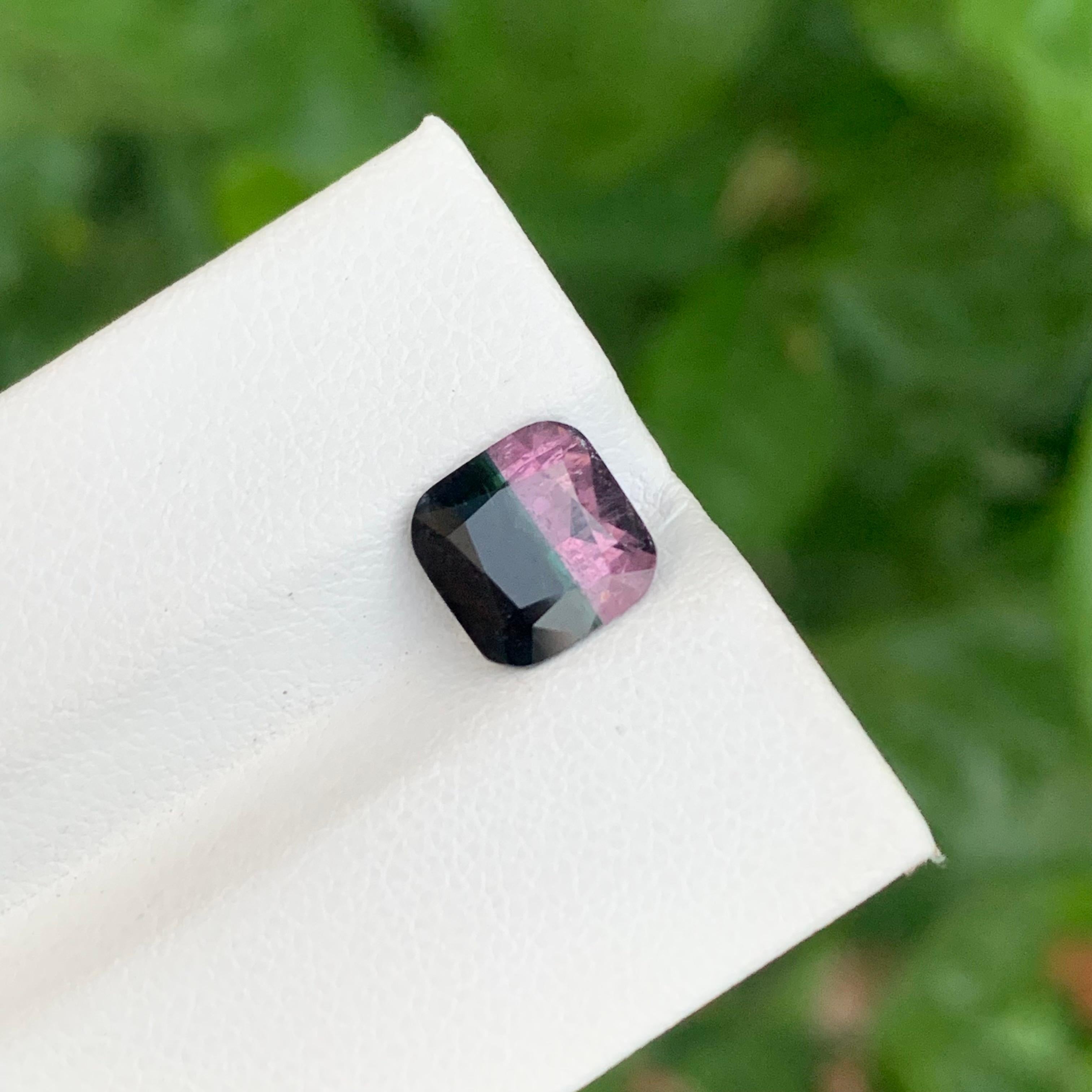 2,55 quilates de turmalina bicolor natural suelta en forma de cojín para anillo en Nuevo estado para la venta en Peshawar, PK