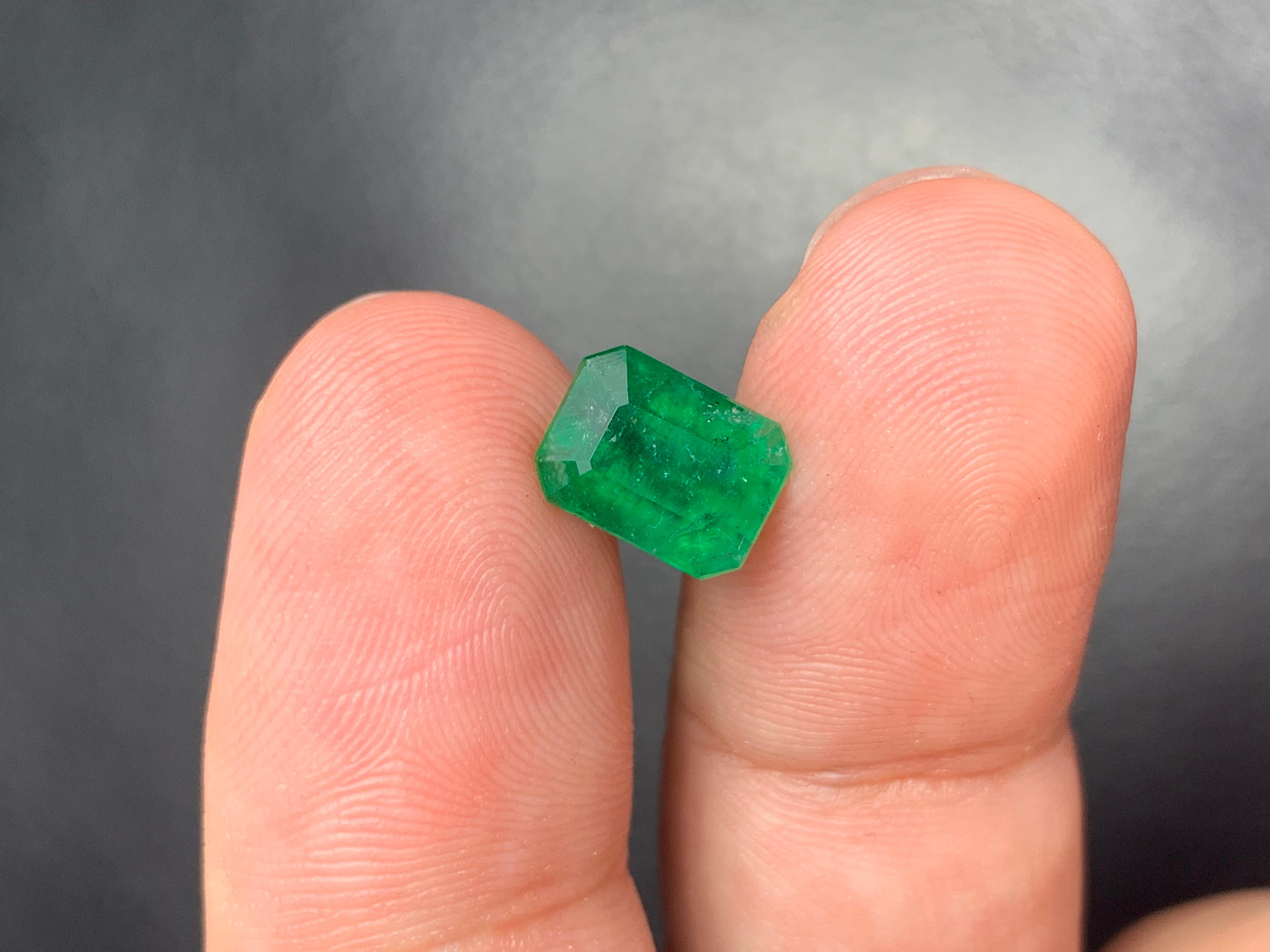 2.55 Carat Natural Loose Emerald Gemstone From Swat, Pakistan For Sale 4