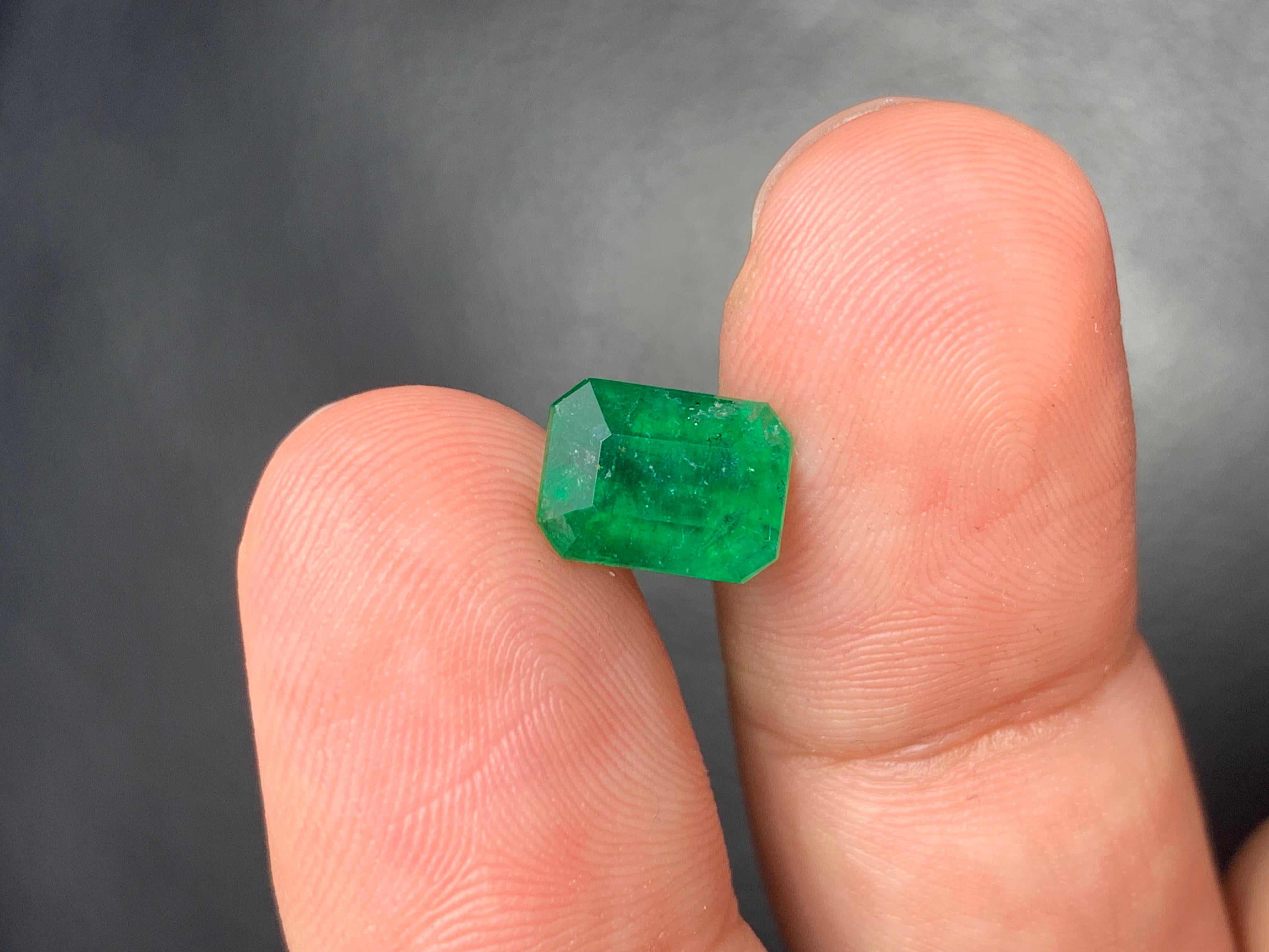 2.55 Carat Natural Loose Emerald Gemstone From Swat, Pakistan For Sale 5