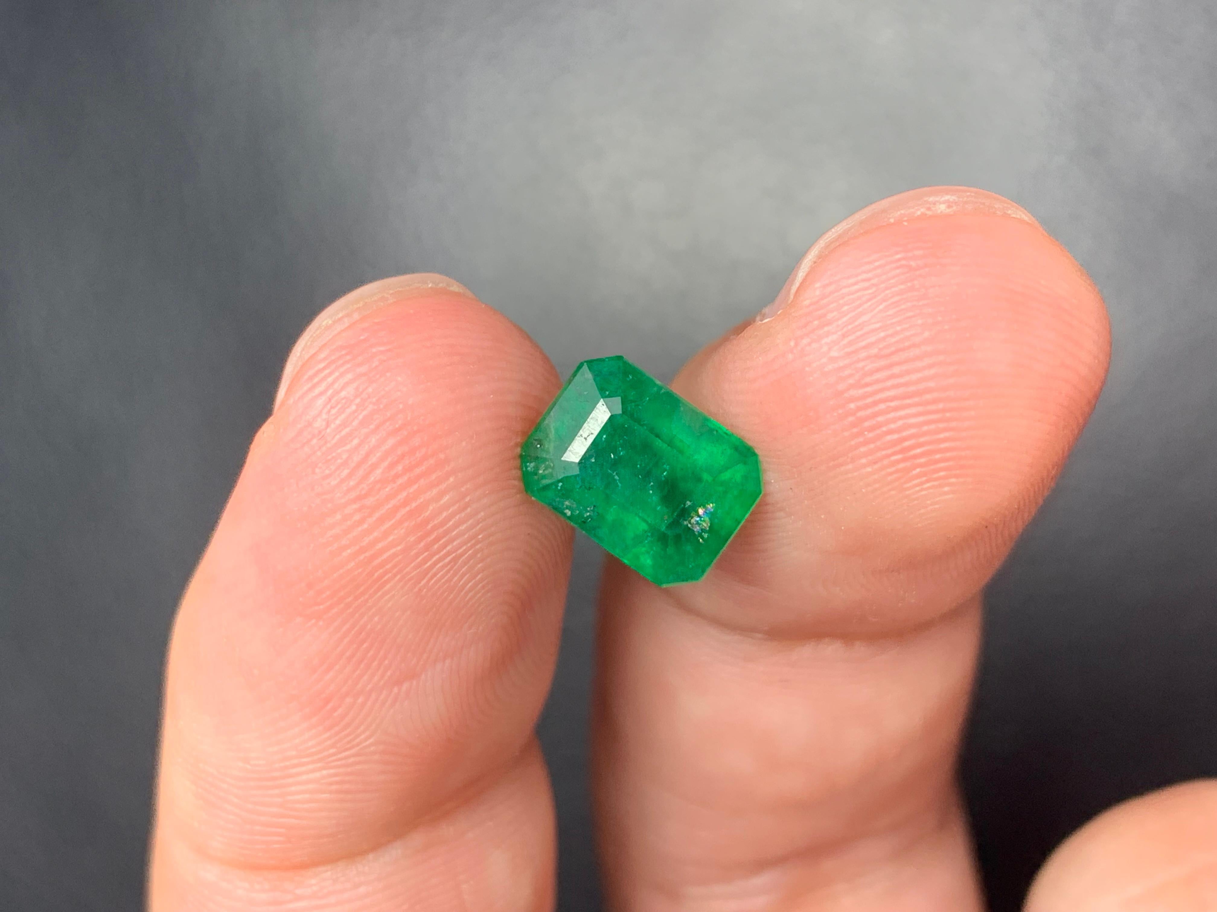 Arts and Crafts 2.55 Carat Natural Loose Emerald Gemstone From Swat, Pakistan For Sale