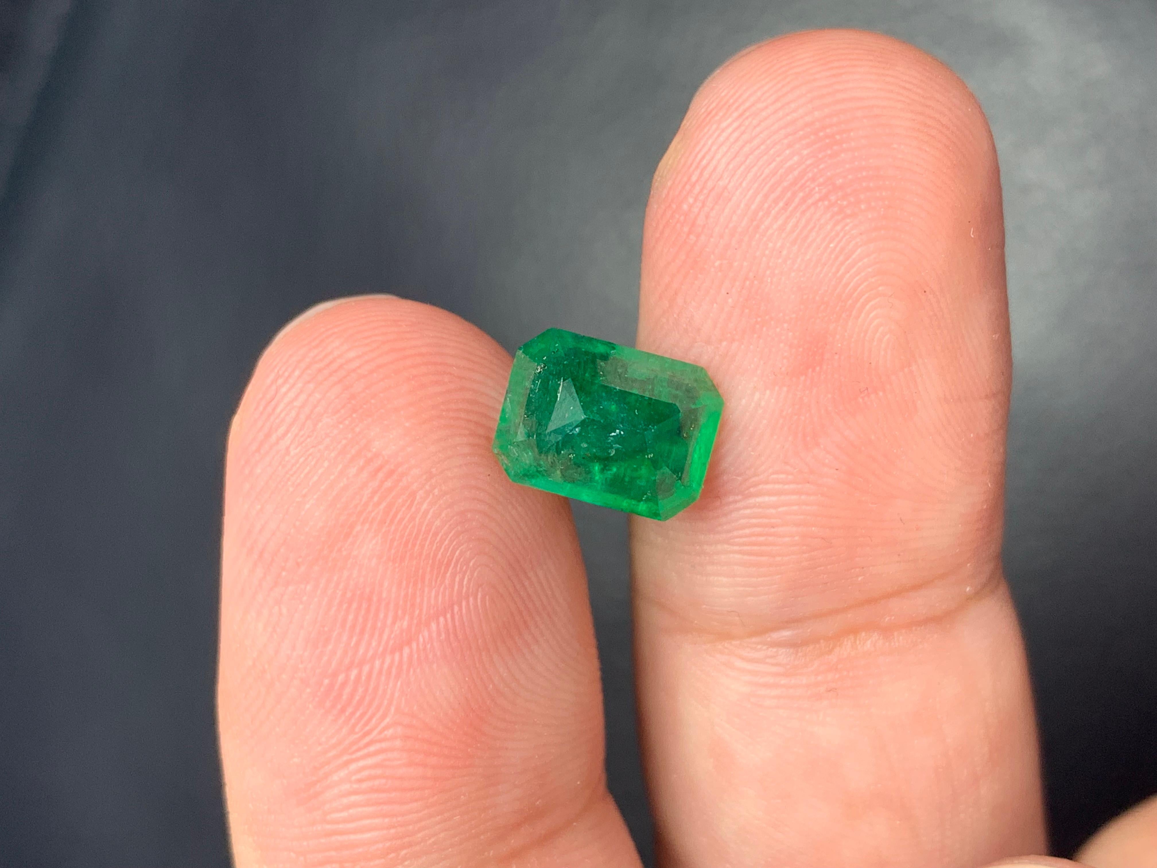 Women's or Men's 2.55 Carat Natural Loose Emerald Gemstone From Swat, Pakistan For Sale