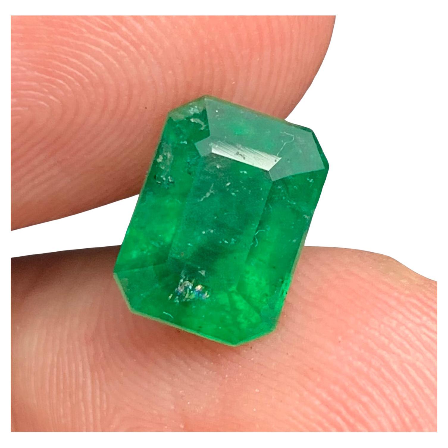 Gemma di smeraldo naturale sciolta da 2.55 carati proveniente da Swat, Pakistan