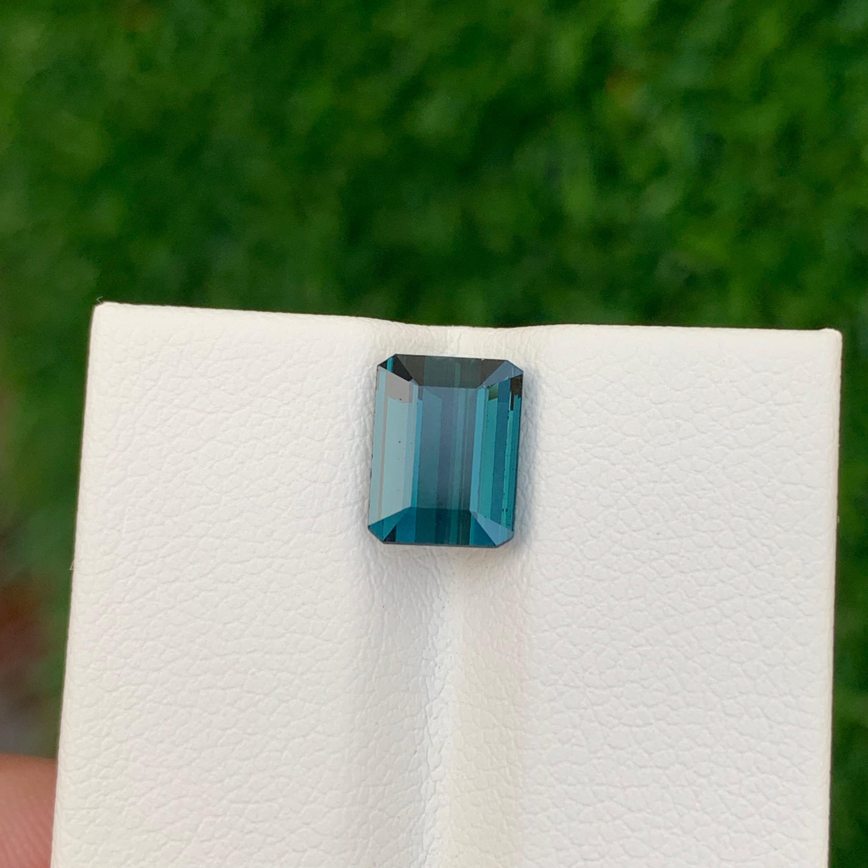 Pierre précieuse tourmaline indicolite naturelle non sertie de 2.55 carat en forme d'émeraude en vente 4