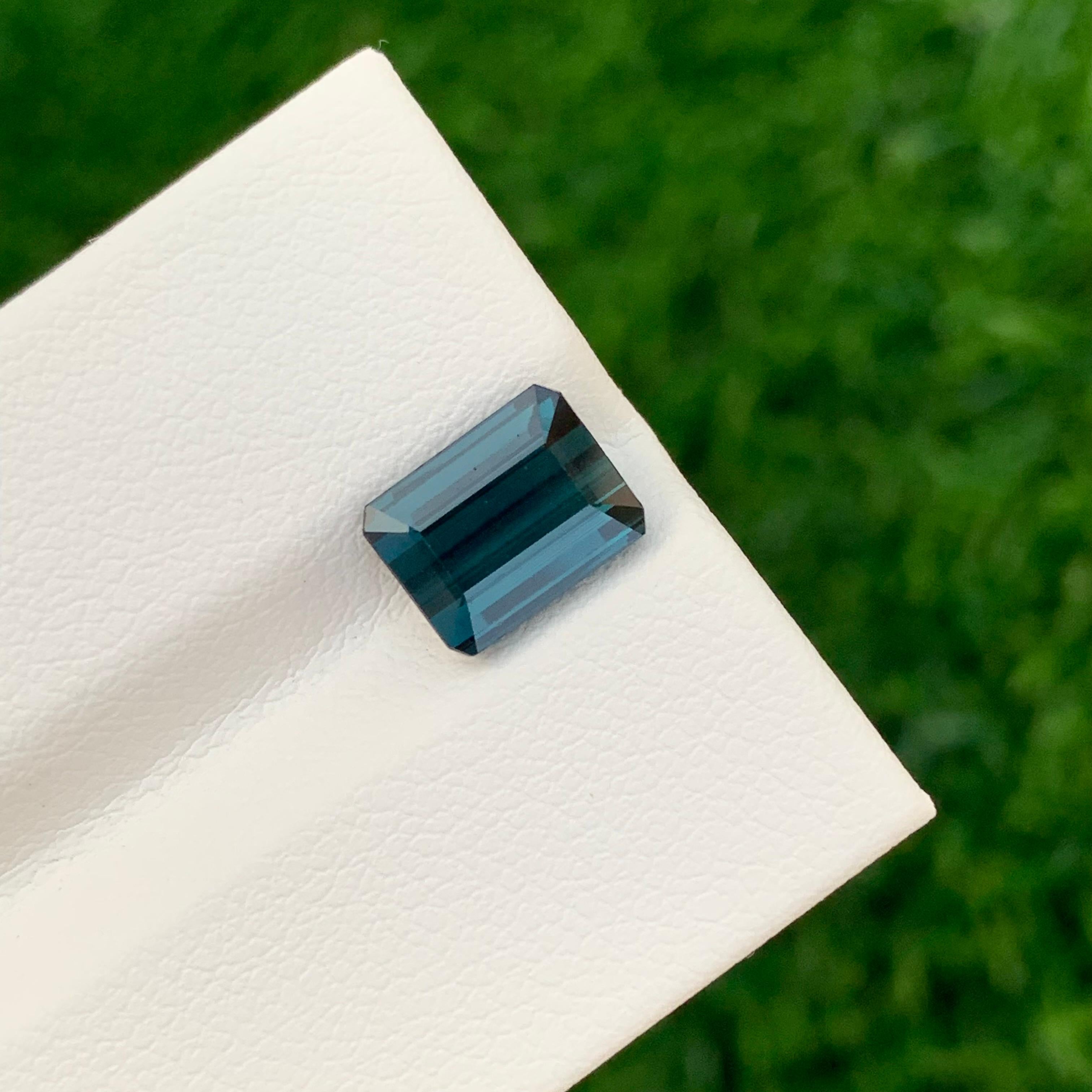 Pierre précieuse tourmaline indicolite naturelle non sertie de 2.55 carat en forme d'émeraude en vente 5