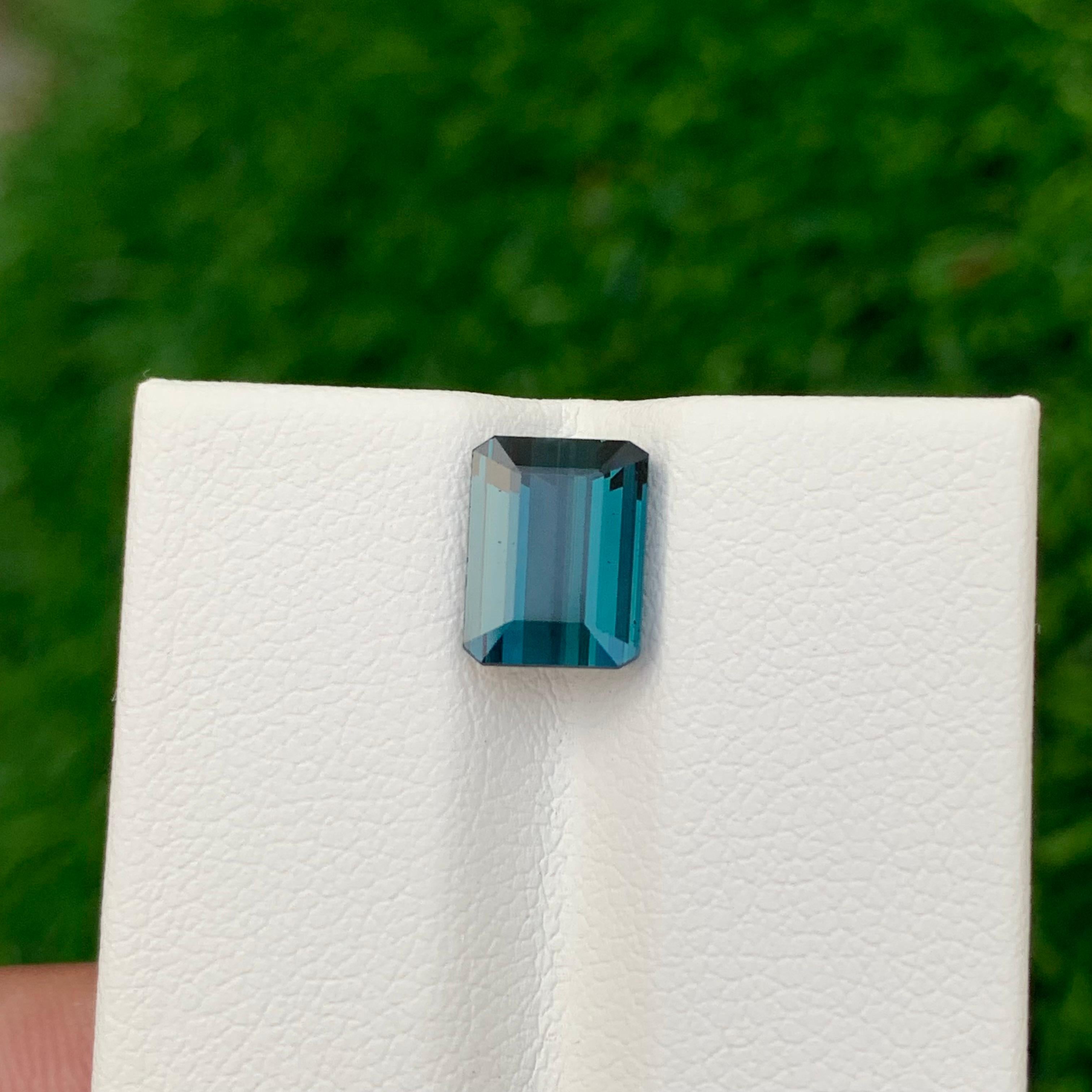 Pierre précieuse tourmaline indicolite naturelle non sertie de 2.55 carat en forme d'émeraude Neuf - En vente à Peshawar, PK