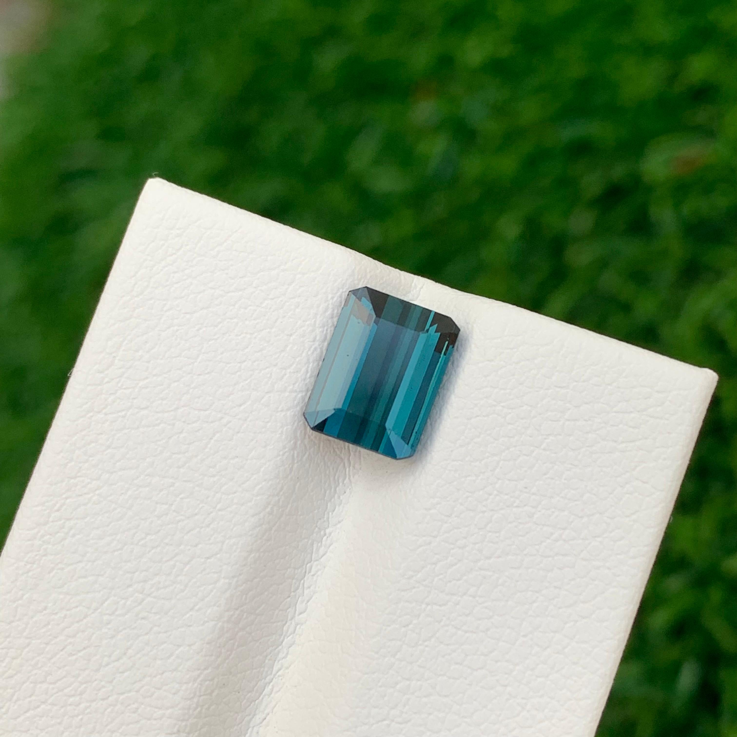 Pierre précieuse tourmaline indicolite naturelle non sertie de 2.55 carat en forme d'émeraude en vente 1