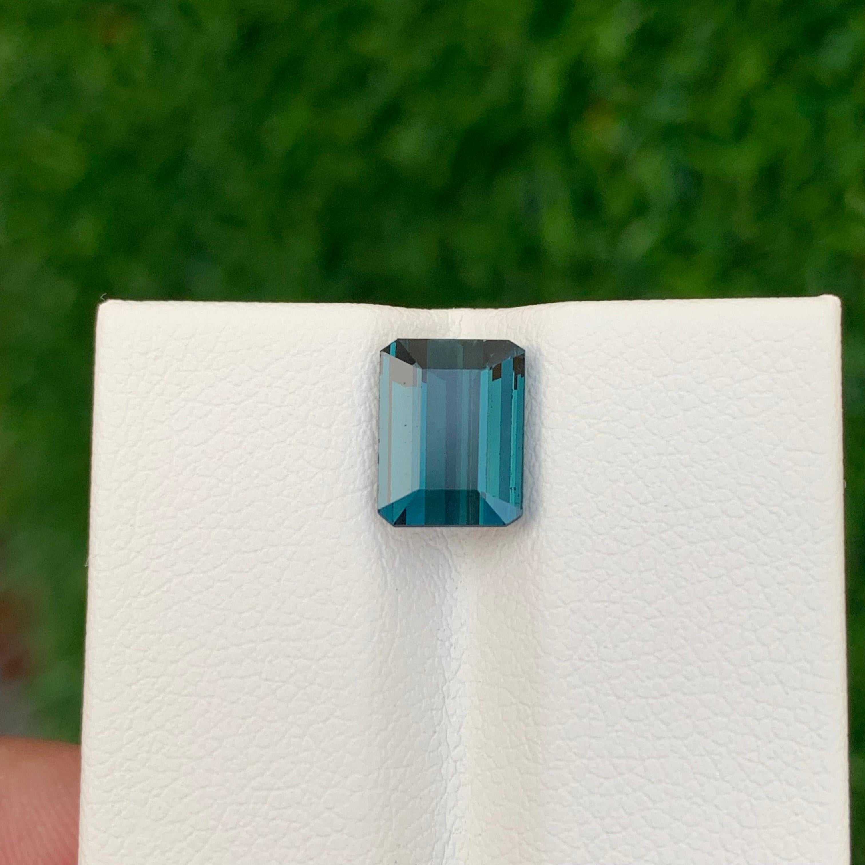 Pierre précieuse tourmaline indicolite naturelle non sertie de 2.55 carat en forme d'émeraude en vente 3