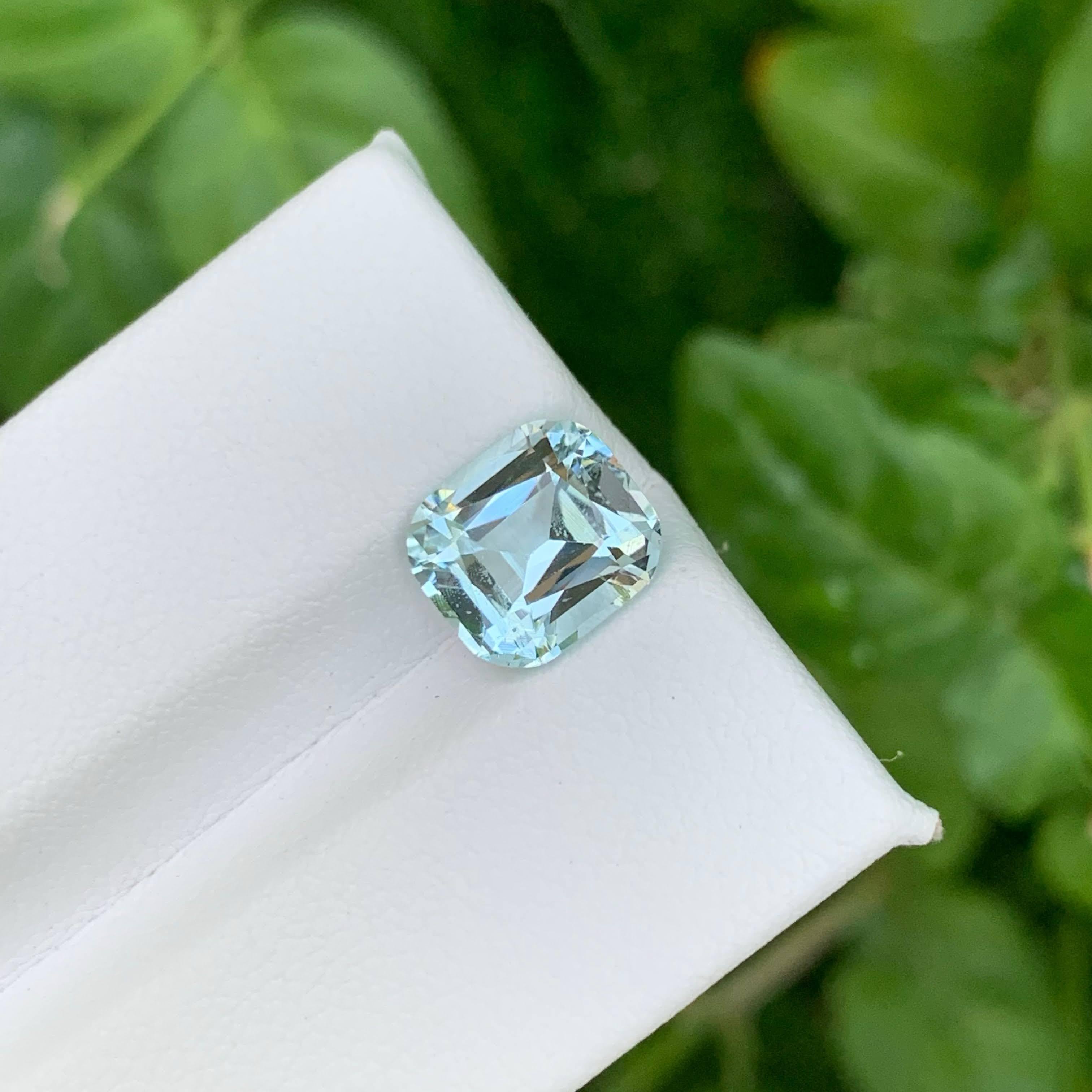 Moderno 2.55 carati di acquamarina azzurra naturale sfusa, taglio a cuscino, gemma pakistana in vendita