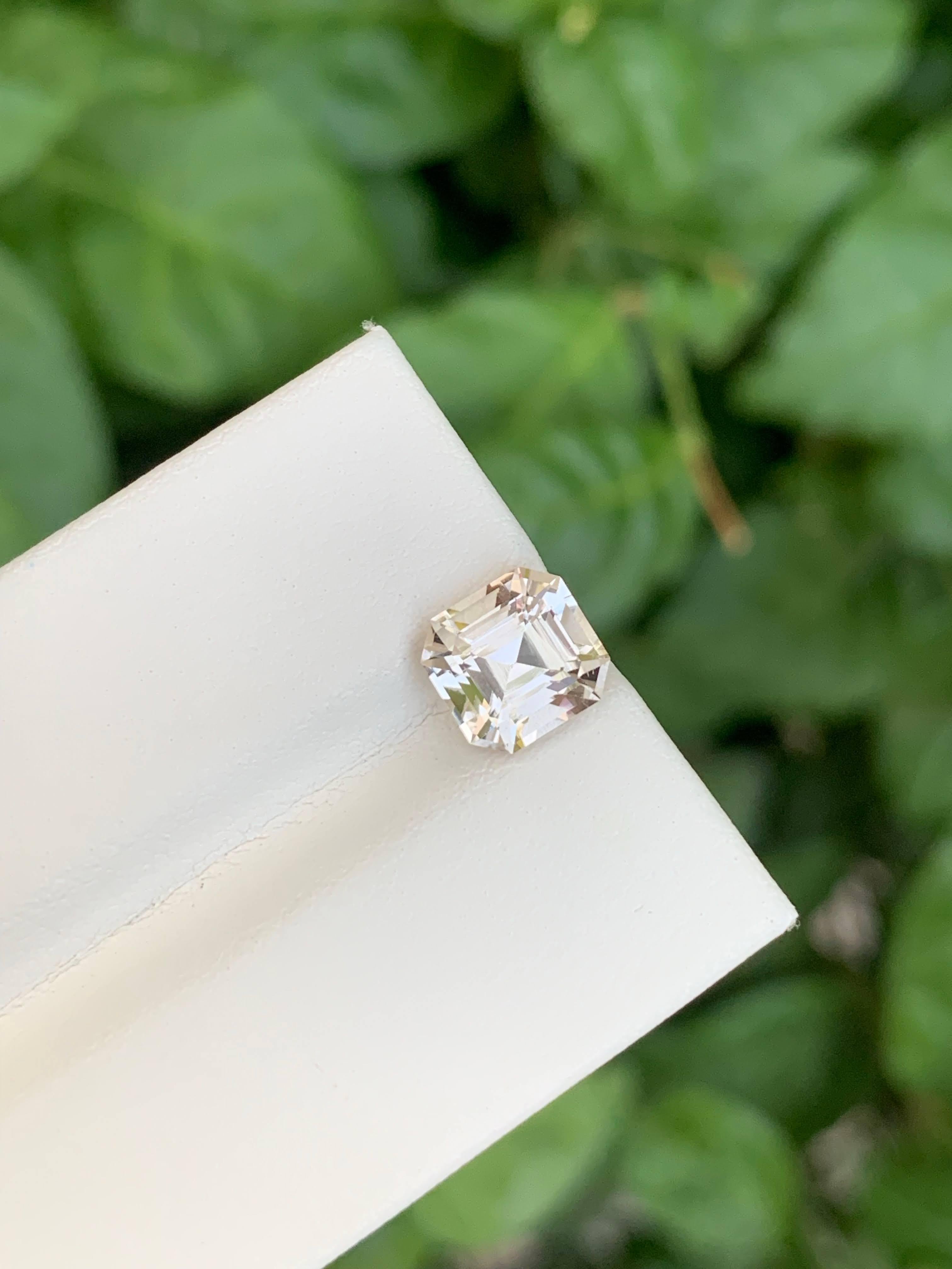 2.55 Carati Nature sciolti Topazio d'oro chiaro Pietra pakistana a taglio Asscher in vendita 4