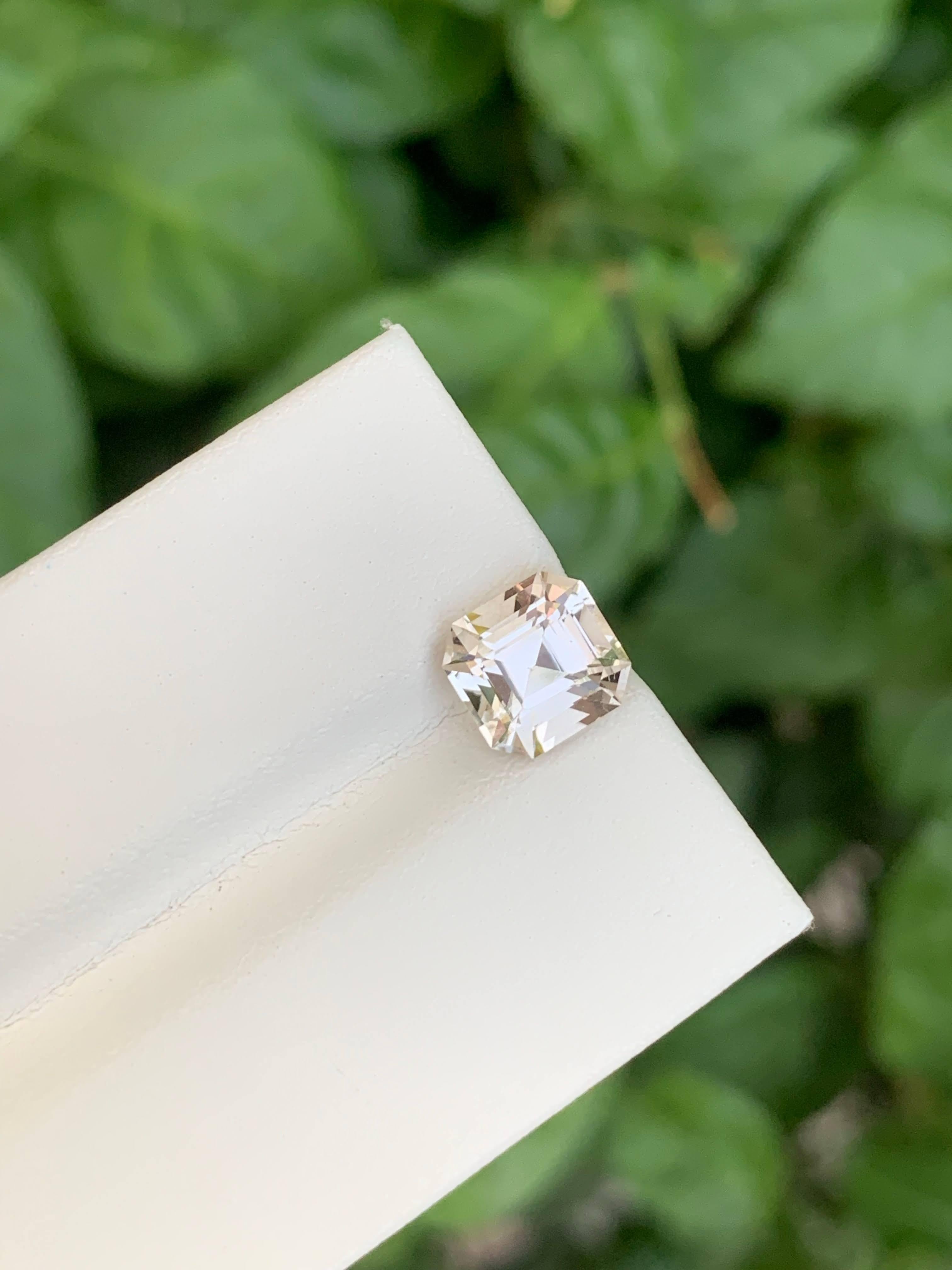 Moderno 2.55 Carati Nature sciolti Topazio d'oro chiaro Pietra pakistana a taglio Asscher in vendita