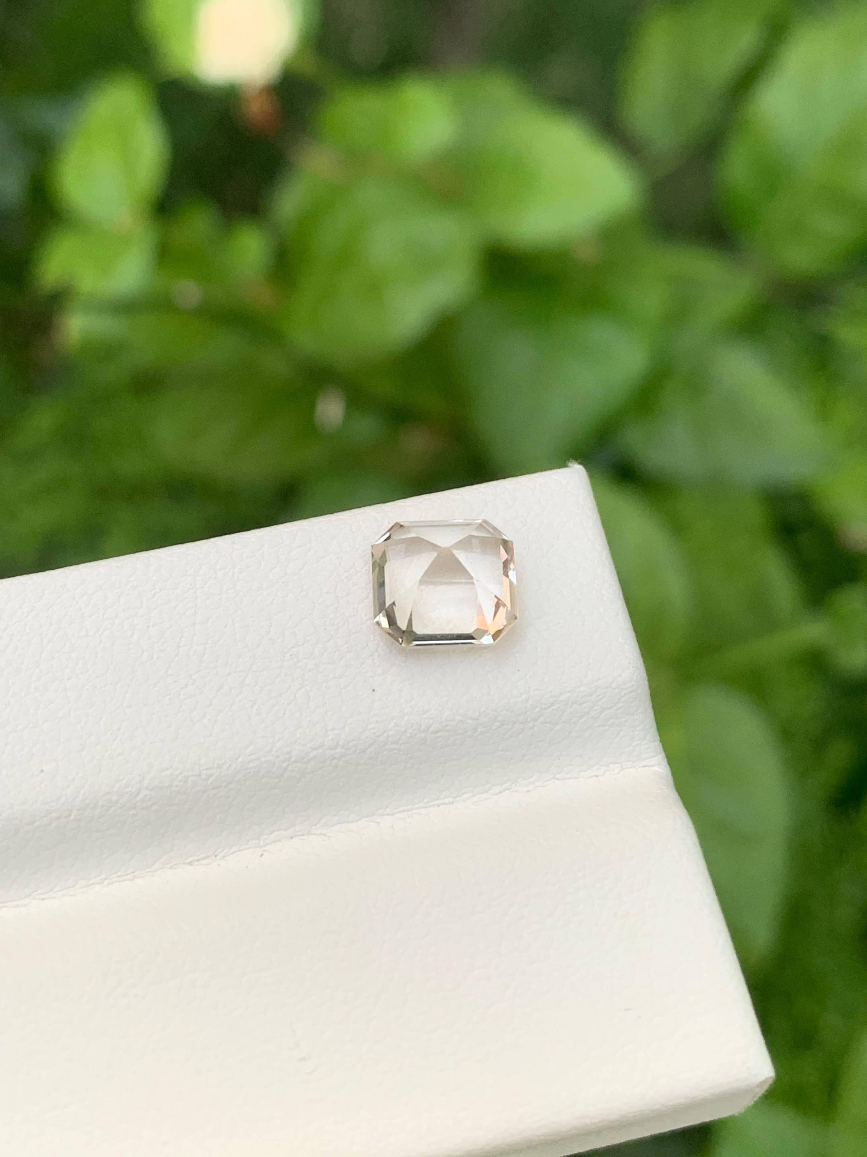 2.55 Carati Nature sciolti Topazio d'oro chiaro Pietra pakistana a taglio Asscher In condizioni Nuovo in vendita a Bangkok, TH
