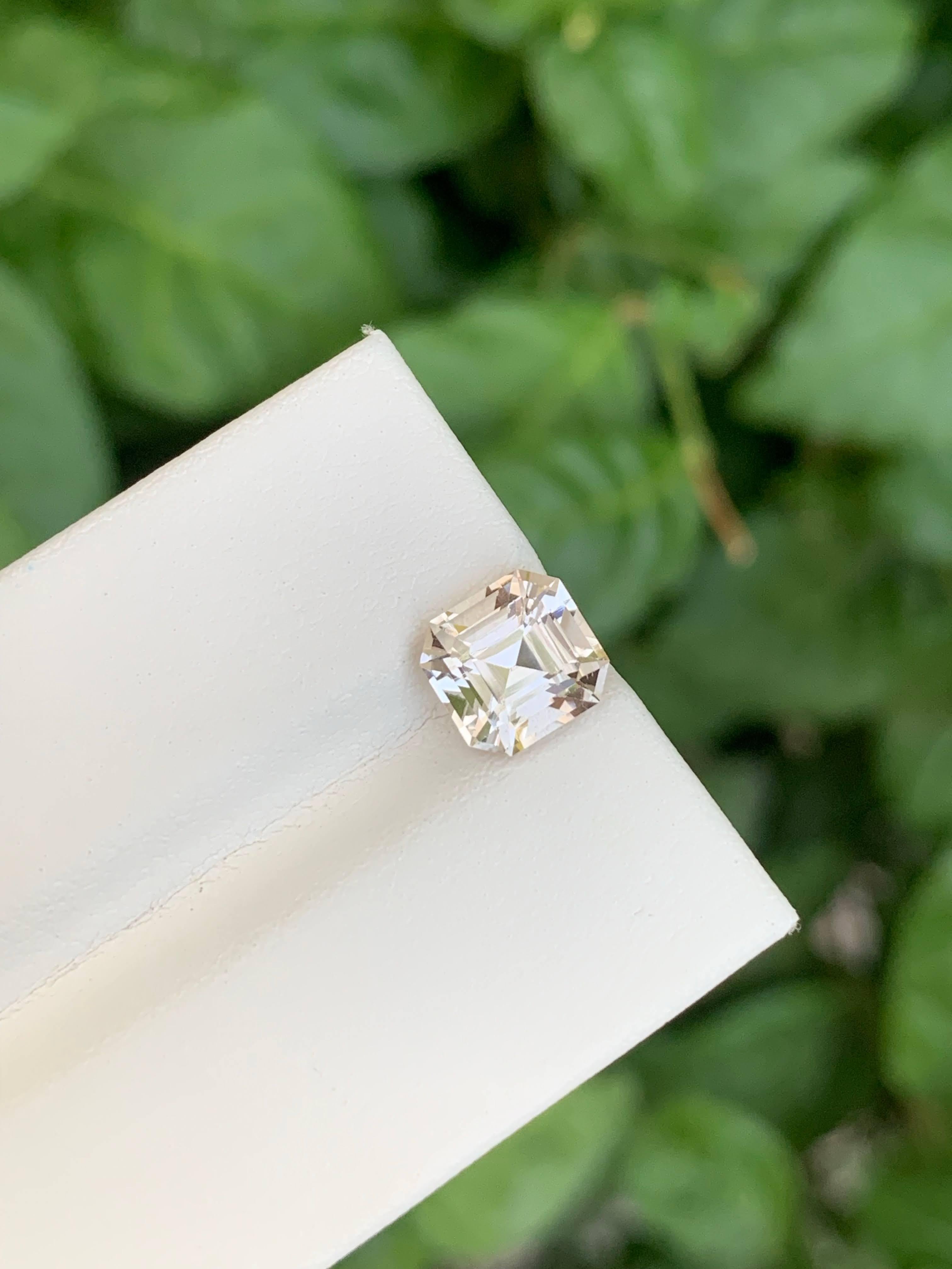 2.55 Carati Nature sciolti Topazio d'oro chiaro Pietra pakistana a taglio Asscher in vendita 1