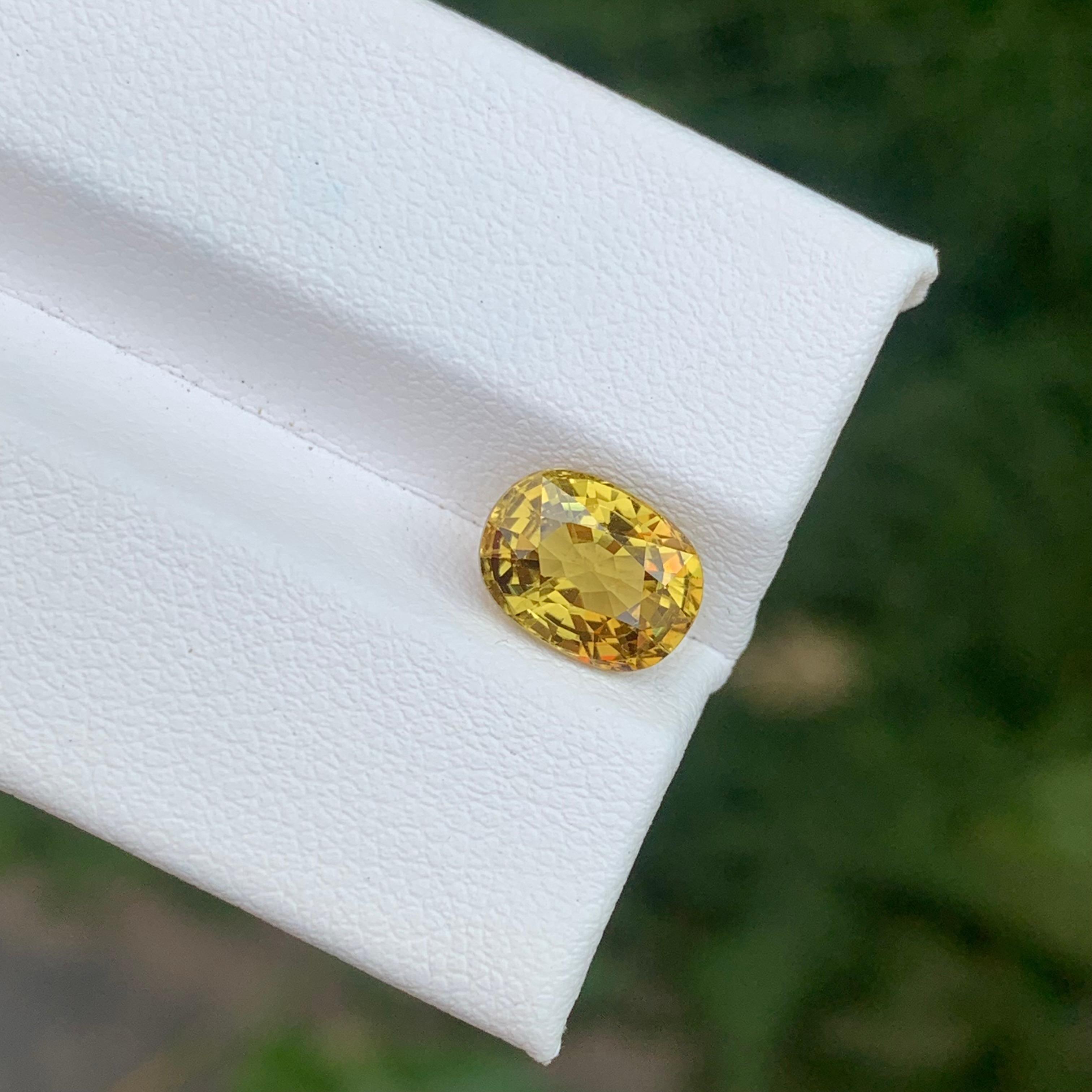 2.55 Carat Natural Loose Mali Garnet Oval Shape Gemstone (Ovalschliff) im Angebot