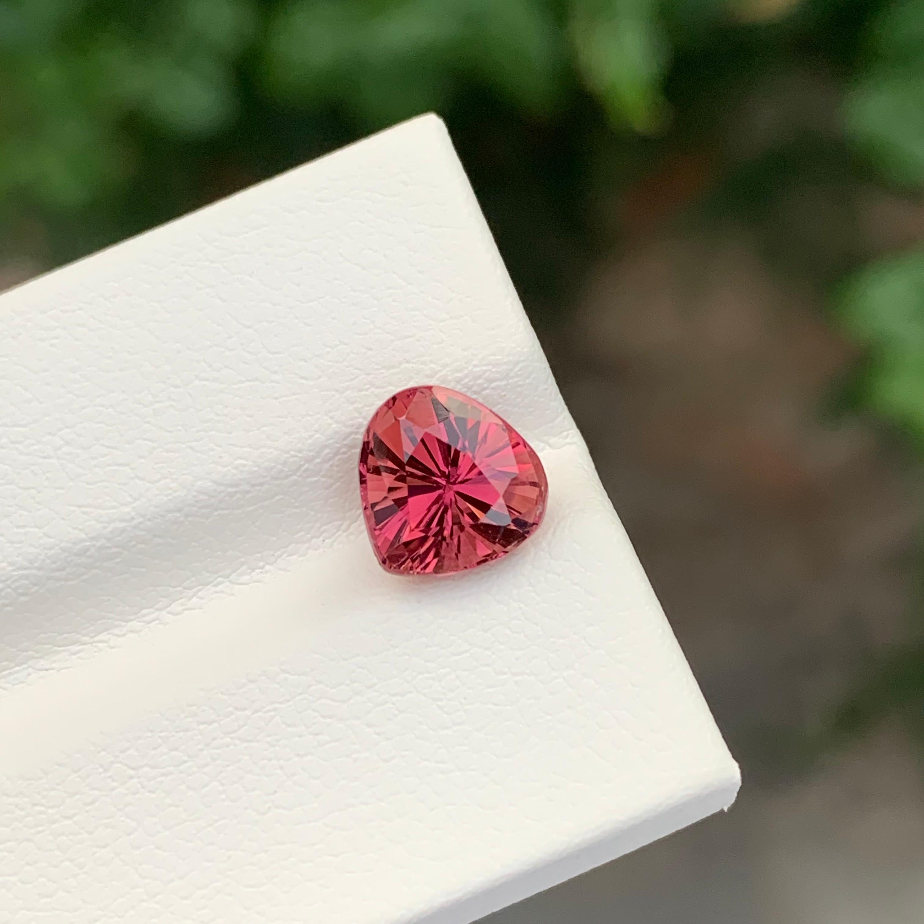 Arts and Crafts 2.55 Carat Natural Loose Peachy Pink Tourmaline Pear Shape Gemstone (pierre précieuse en forme de poire) en vente