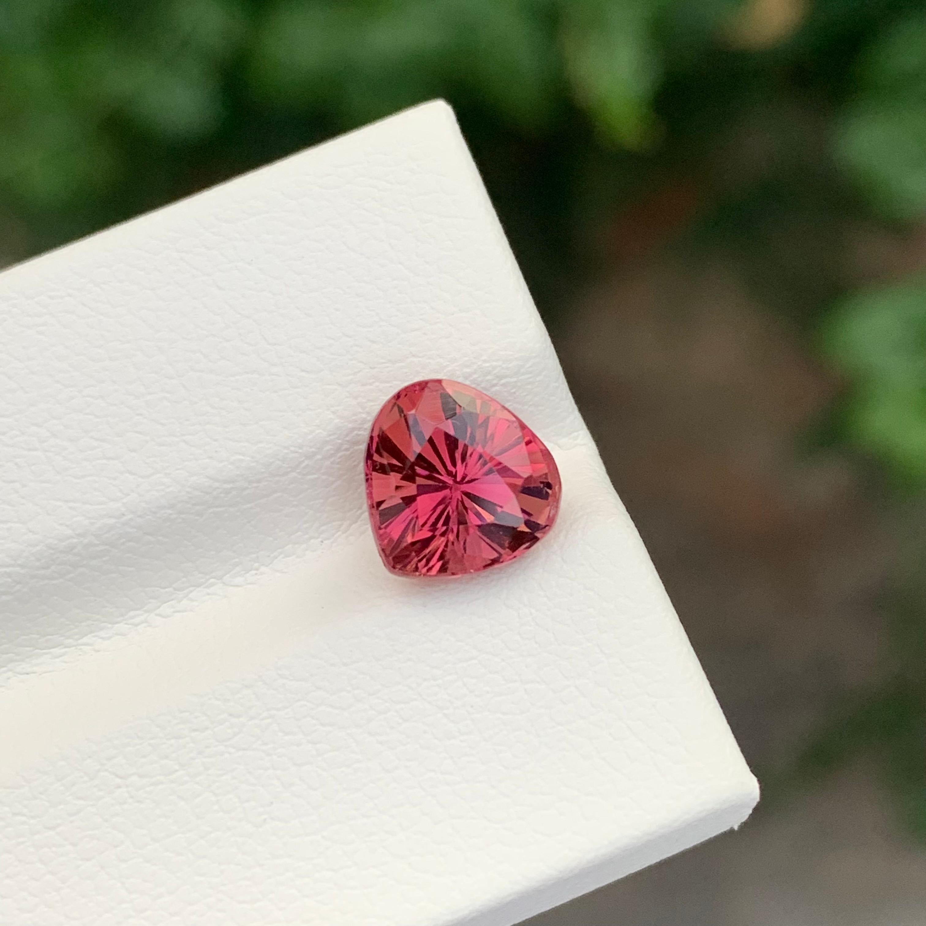 Taille poire 2.55 Carat Natural Loose Peachy Pink Tourmaline Pear Shape Gemstone (pierre précieuse en forme de poire) en vente